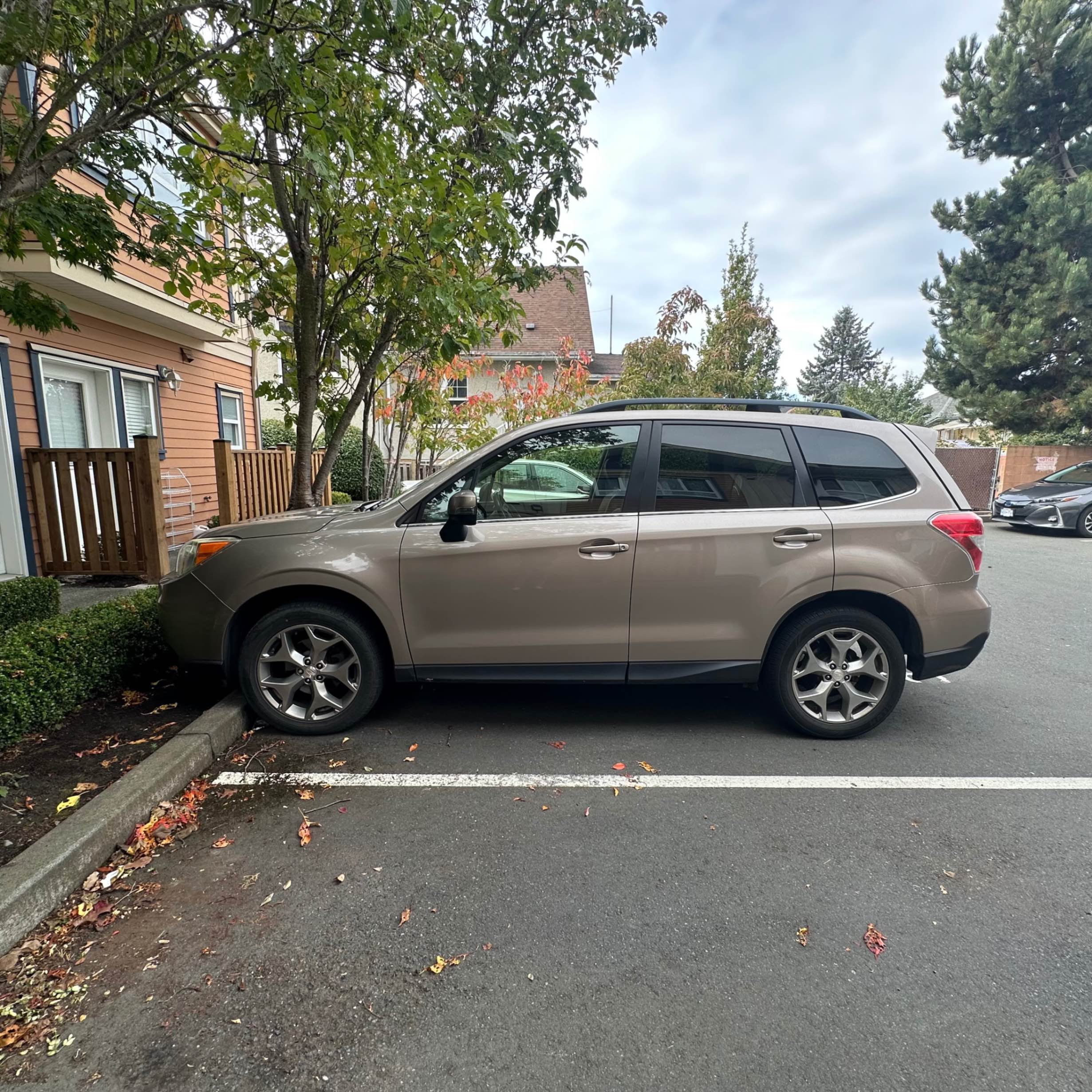Photo 2 from auction – 2015 SUBARU FORESTER I LIMITED with VIN JF2SJCTC1FH425140