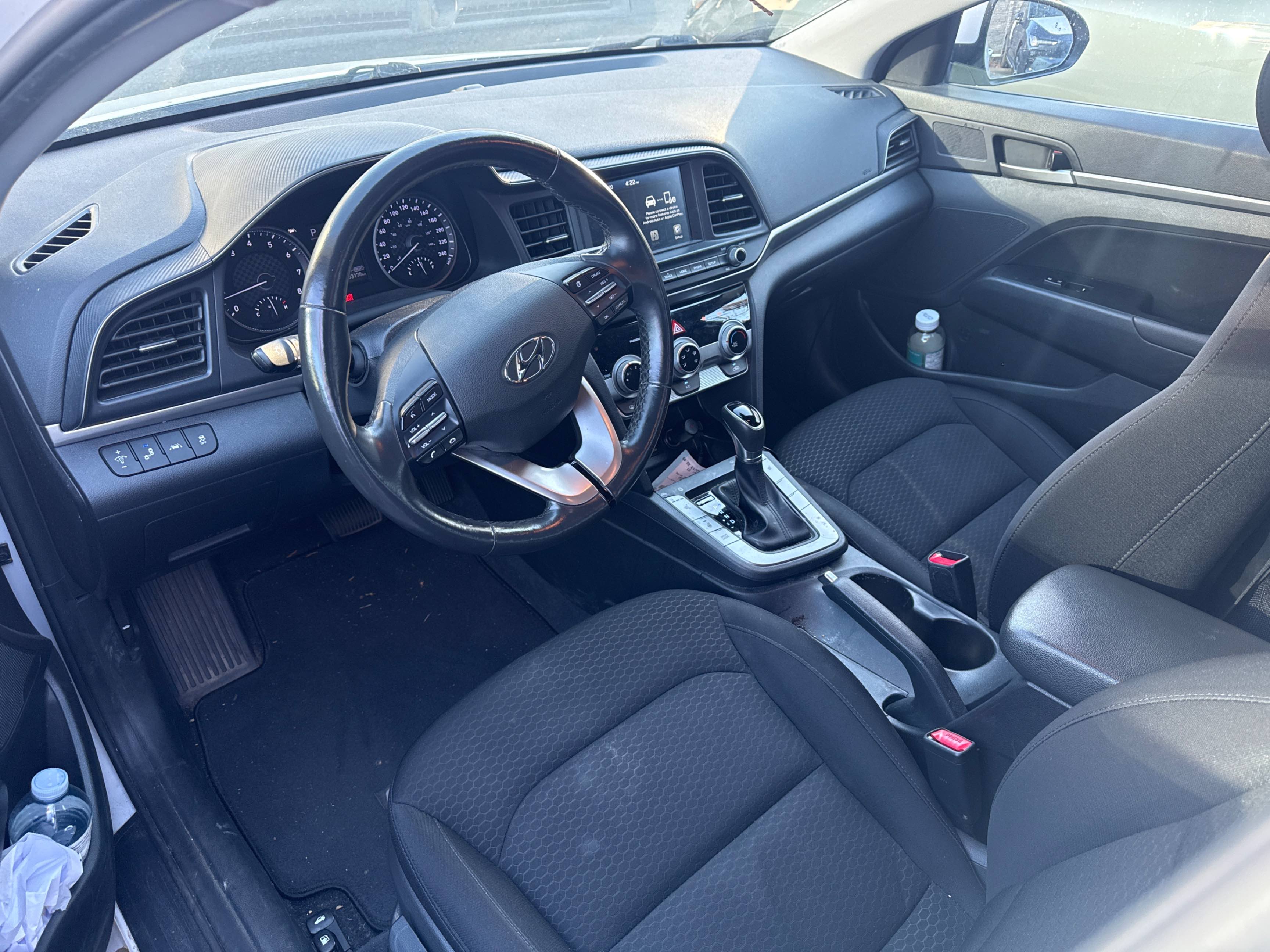 Снимка 5 от търг – 2020 HYUNDAI ELANTRA PREFERRED W/SUN & SAFETY PACKAGE IVT с VIN KMHD84LF3LU946460