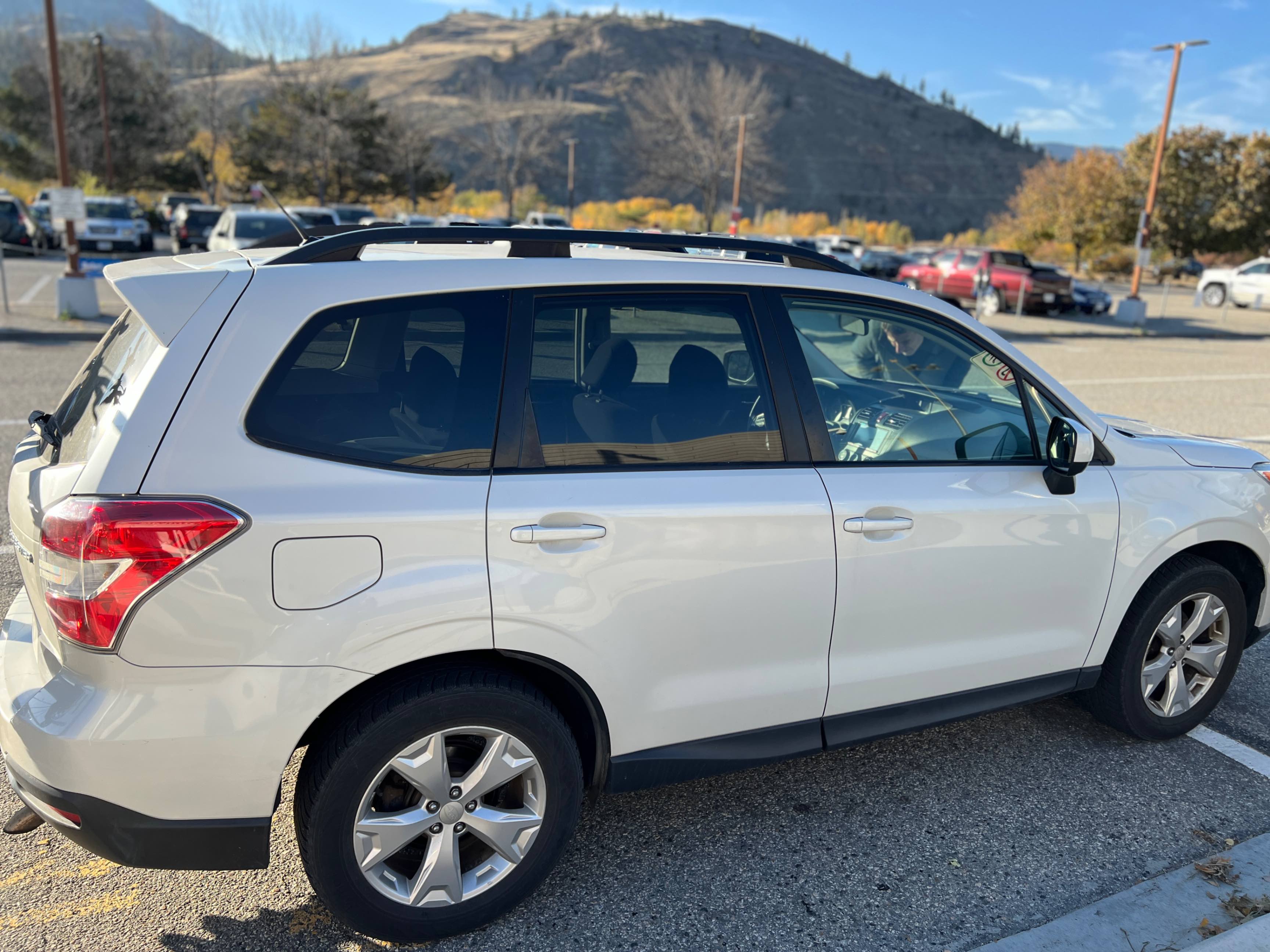 Photo 3 from auction – 2015 SUBARU FORESTER I TOURING with VIN JF2SJCHC3FH472663