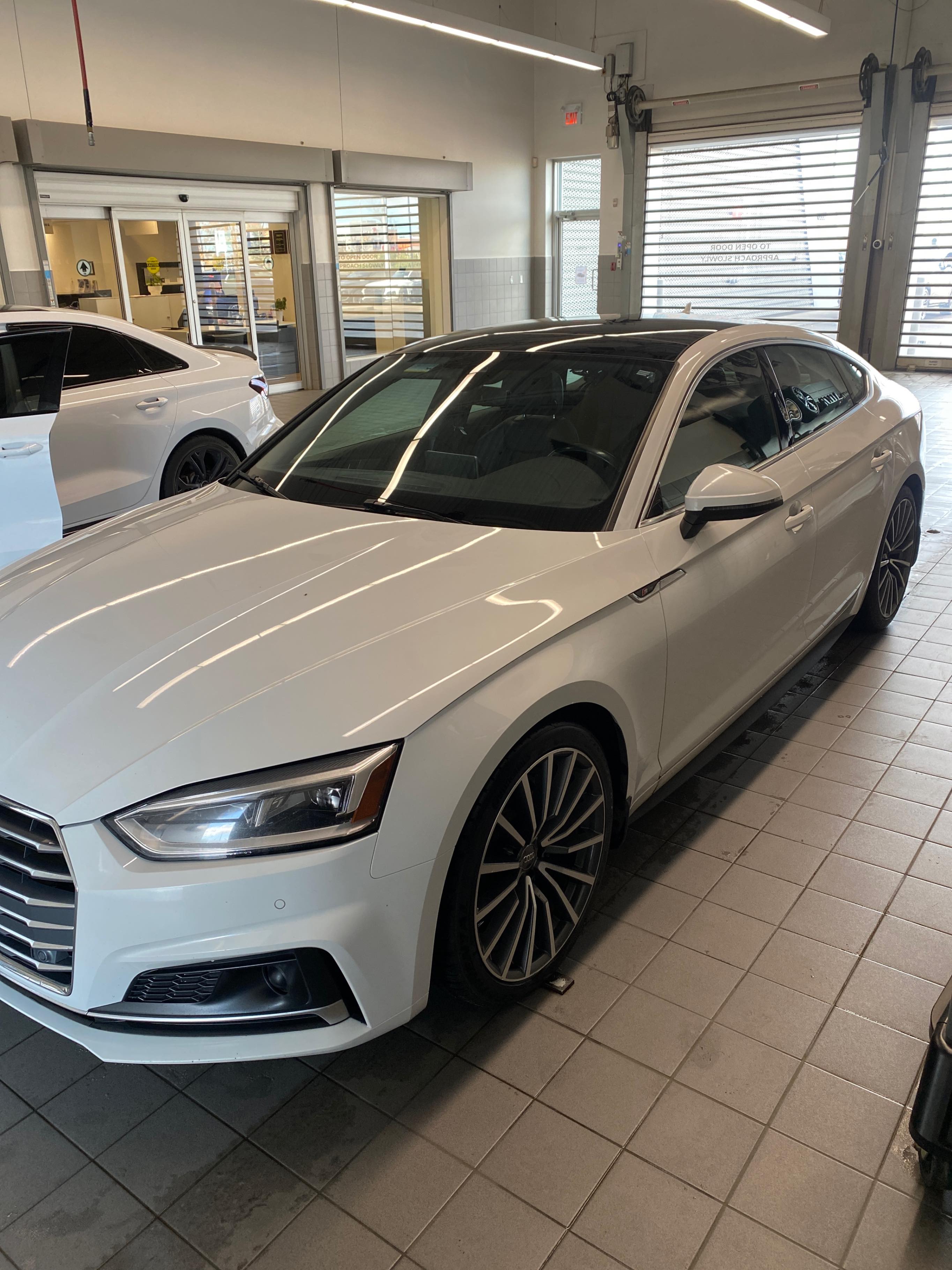 AUDI A5 SPORTBACK TECHNIK 2018 with VIN WAUFNCF51JA086086 - Photo from auction