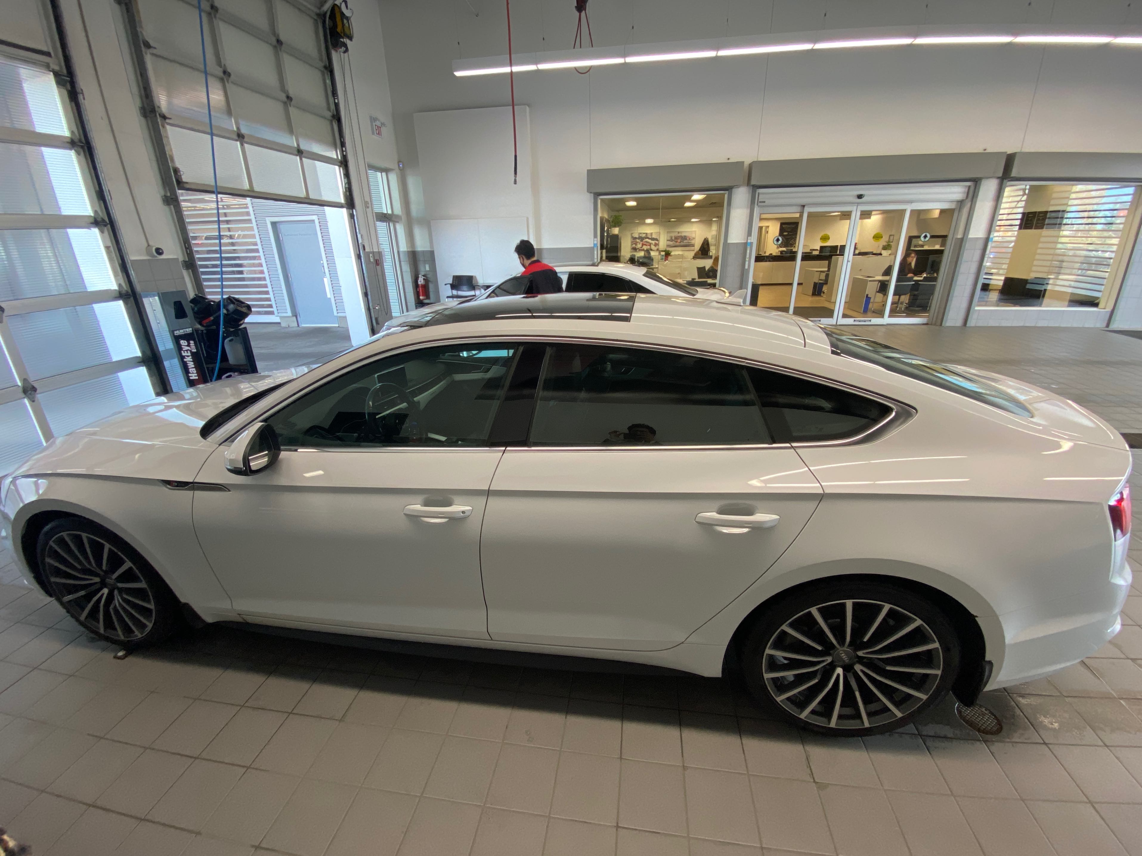 Photo 2 from auction – 2018 AUDI A5 SPORTBACK TECHNIK with VIN WAUFNCF51JA086086