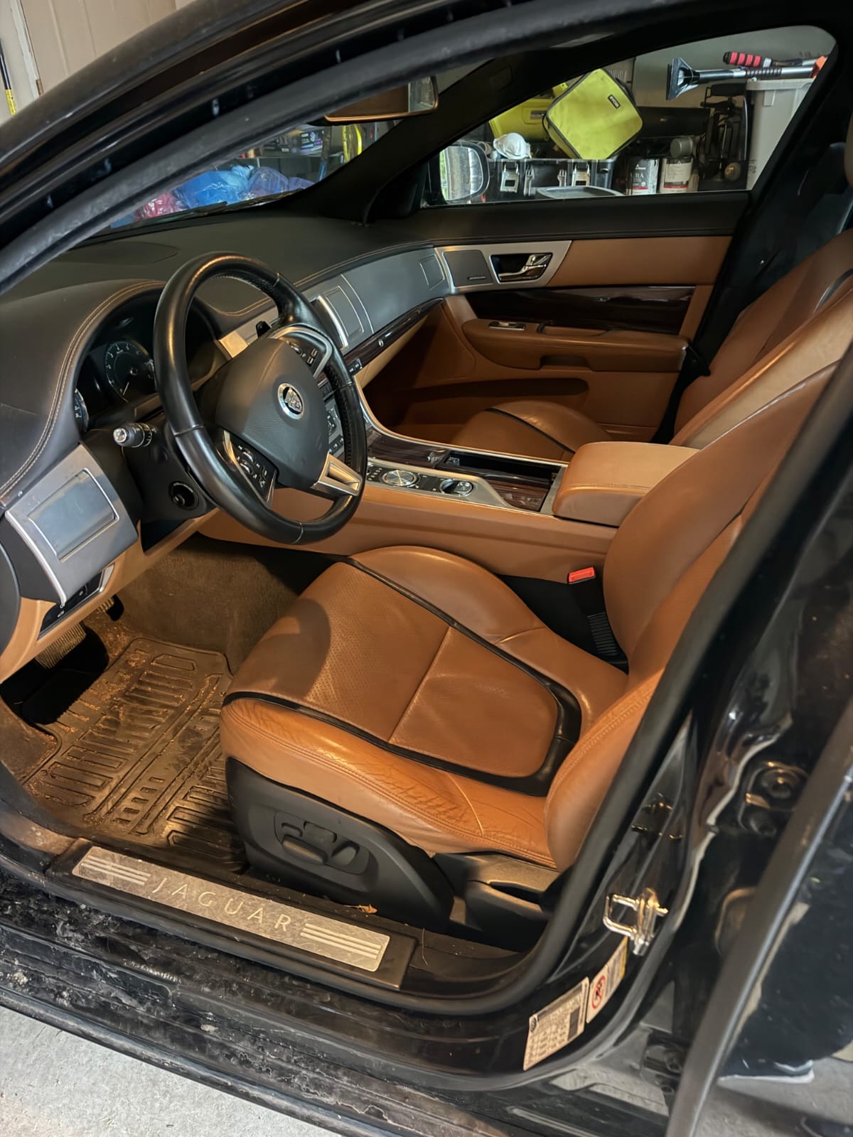 Photo 5 from auction – 2013 JAGUAR XF V6 with VIN SAJXJ0EF0D8U07933