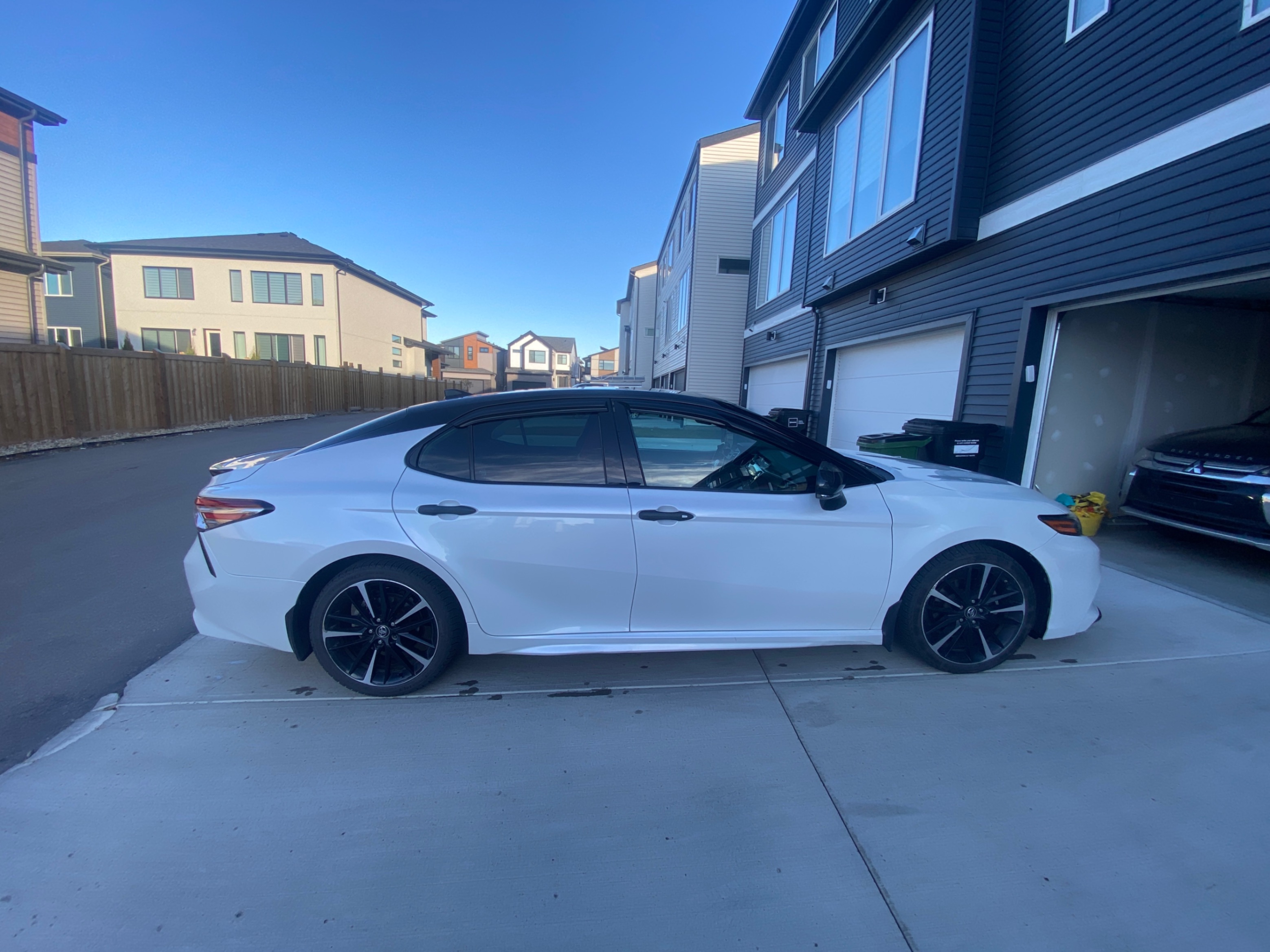 Снимка 3 от търг – 2019 TOYOTA CAMRY XSE с VIN 4T1B61HK8KU250841