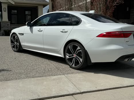 Снимка 2 от търг – 2017 JAGUAR XF 20D R-SPORT с VIN SAJBL4BN3HCY42892