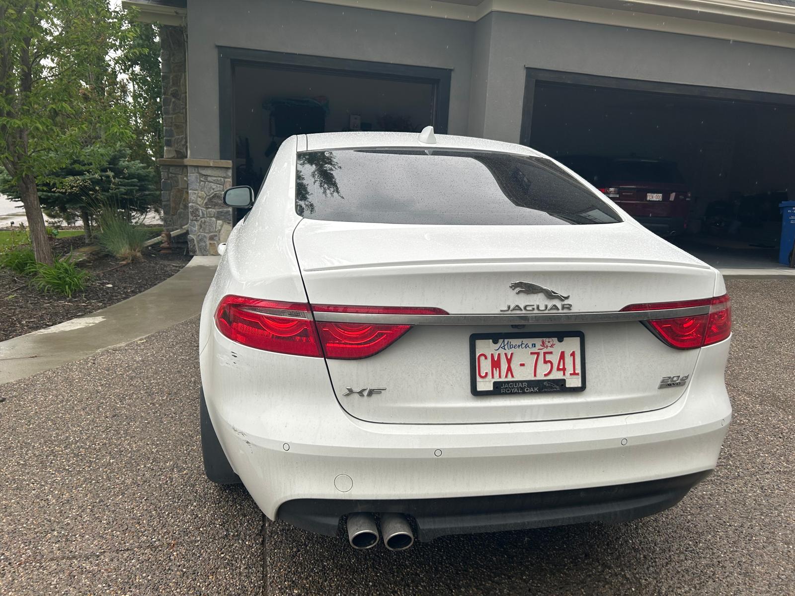 Снимка 4 от търг – 2017 JAGUAR XF 20D R-SPORT с VIN SAJBL4BN3HCY42892