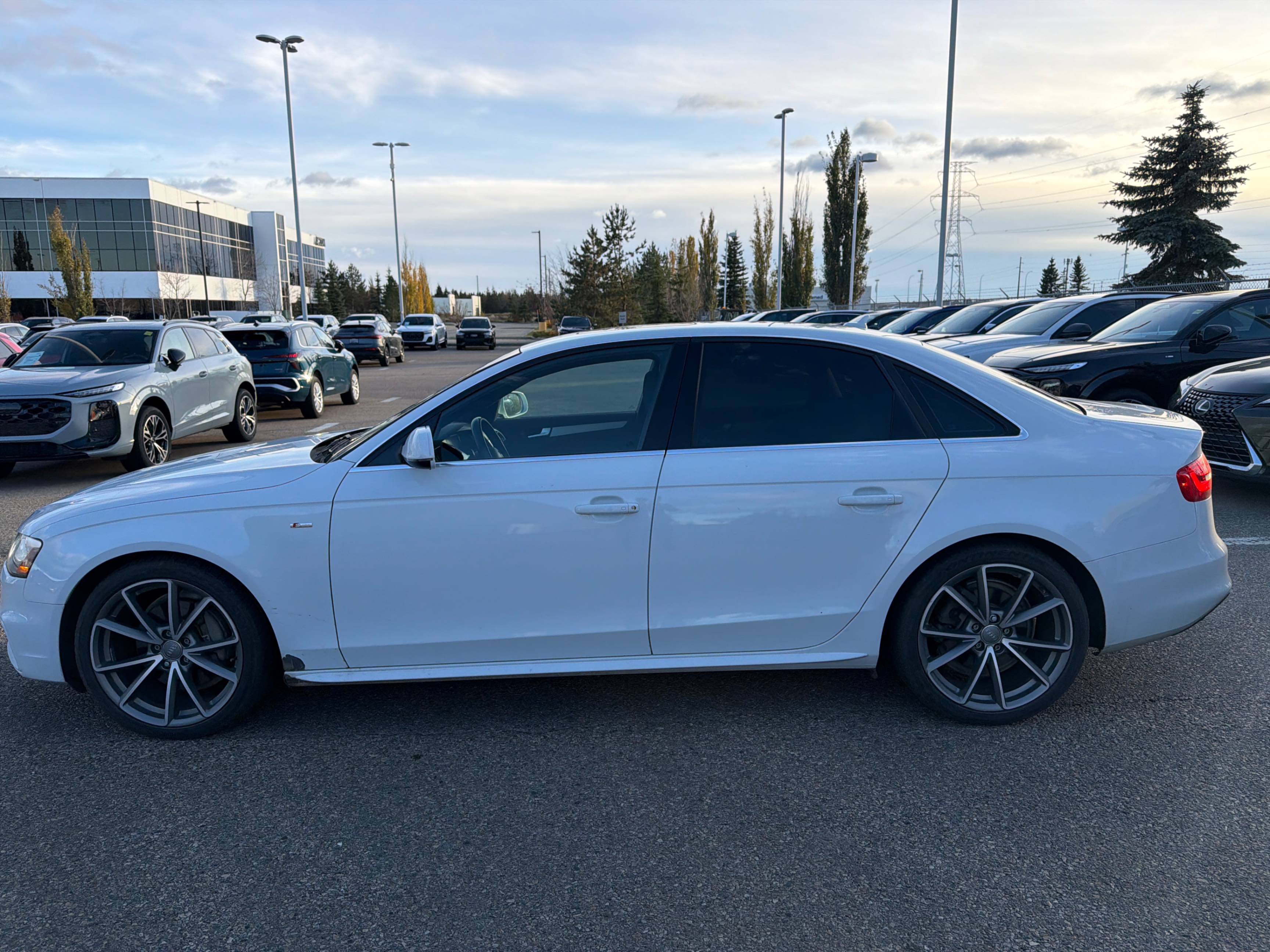Снимка 2 от търг – 2015 AUDI A4 PROGRESSIV PLUS с VIN WAUFFCFL2FN000912