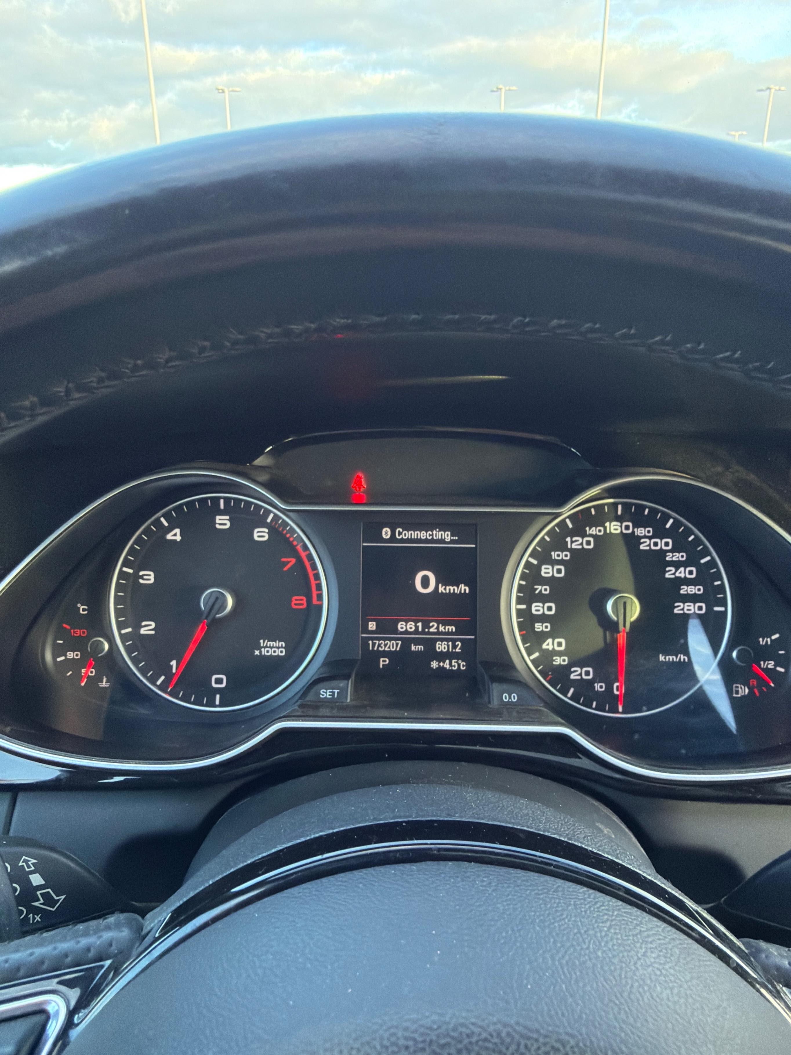 Снимка 8 от търг – 2015 AUDI A4 PROGRESSIV PLUS с VIN WAUFFCFL2FN000912