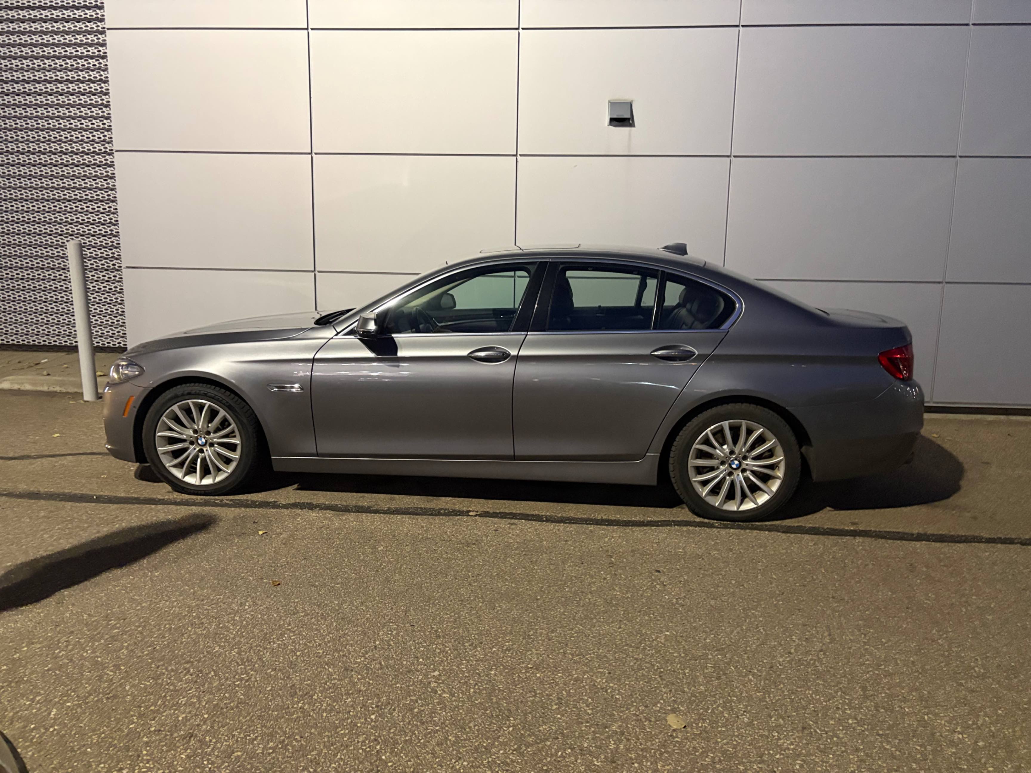 Снимка 2 от търг – 2015 BMW 5 SERIES 528I XDRIVE с VIN WBA5A7C5XFG142792