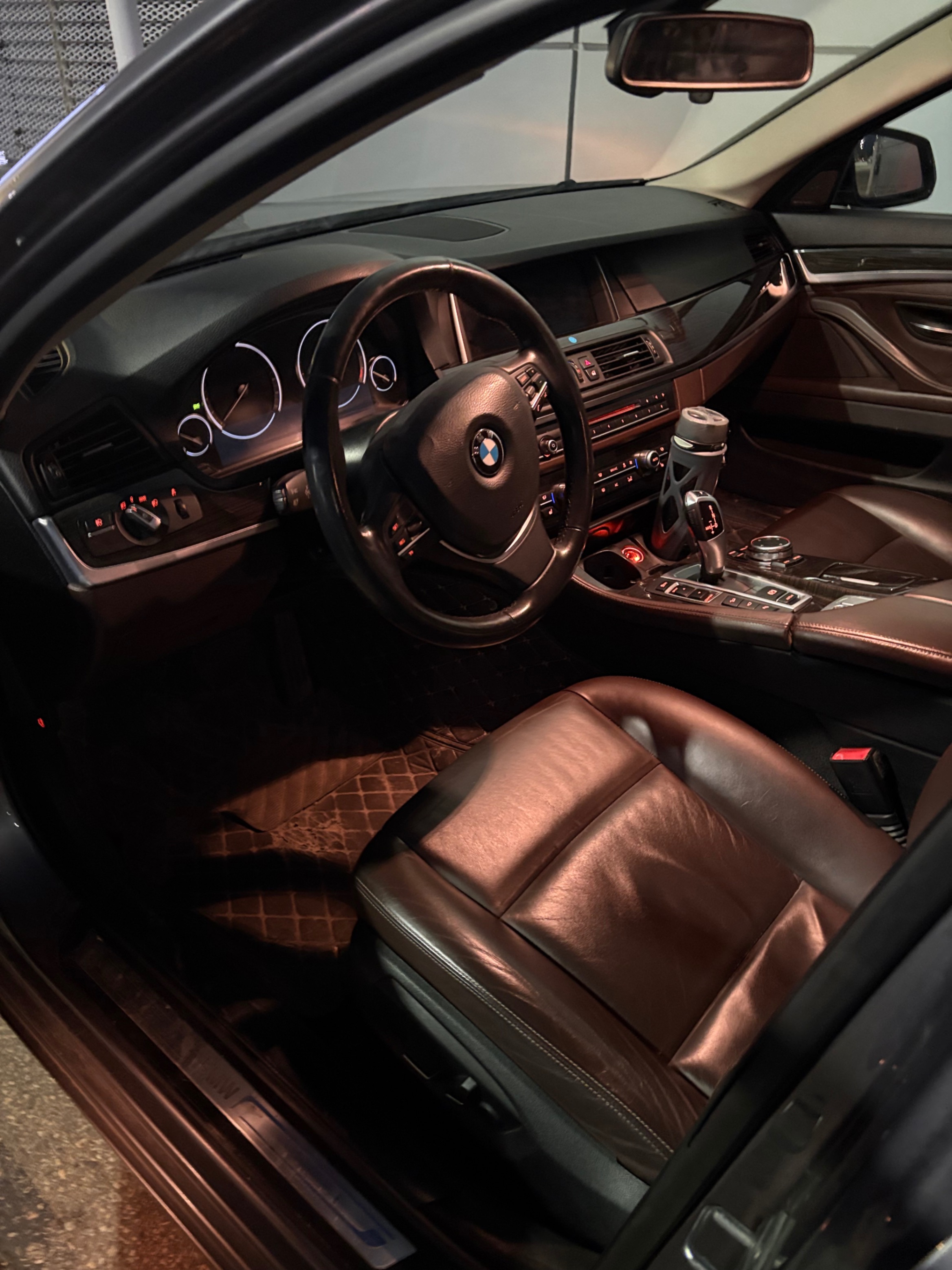 Снимка 5 от търг – 2015 BMW 5 SERIES 528I XDRIVE с VIN WBA5A7C5XFG142792