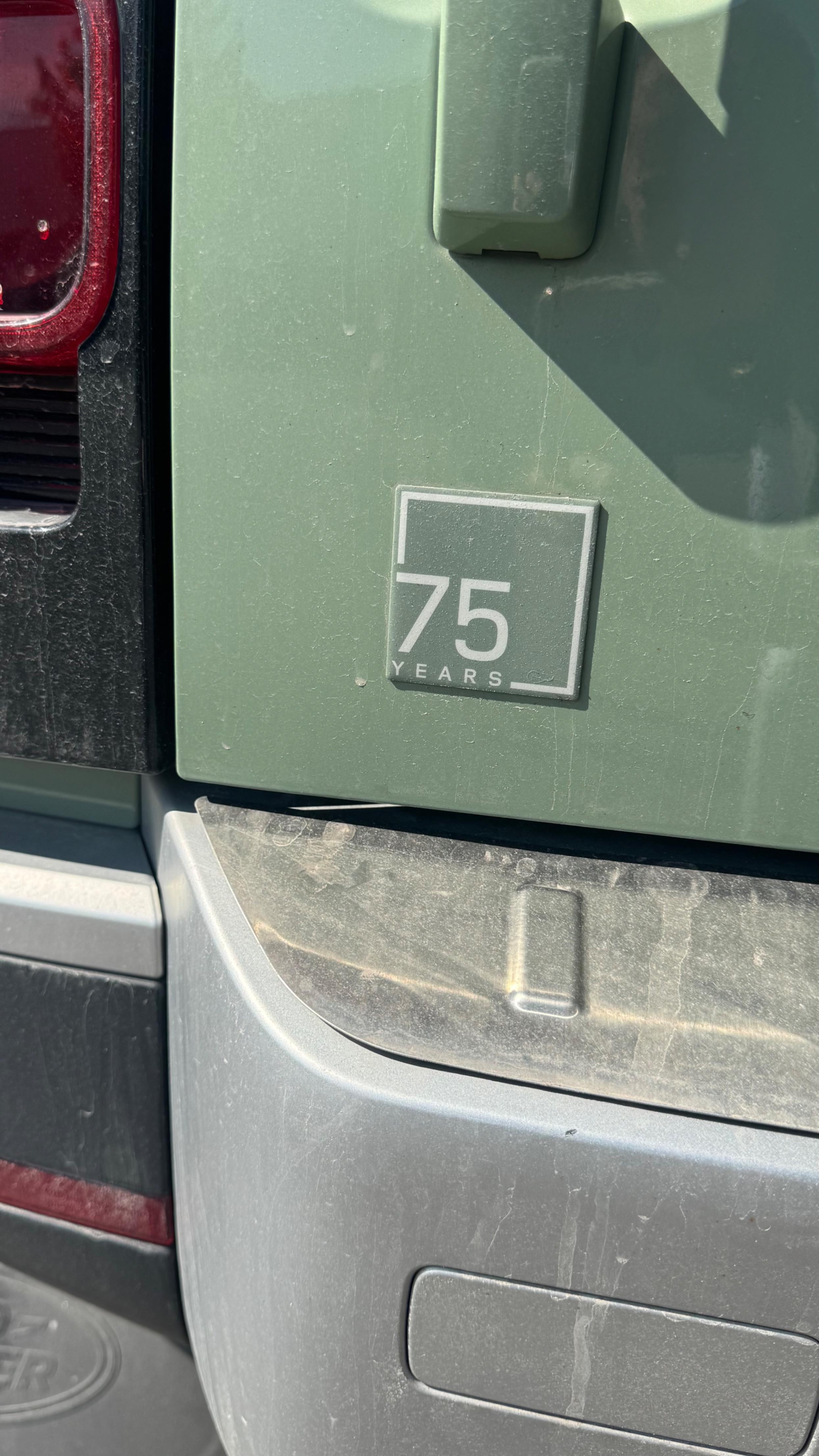 Снимка 11 от търг – 2023 LAND ROVER DEFENDER 75TH EDITION с VIN SALEW7EU7P2193215