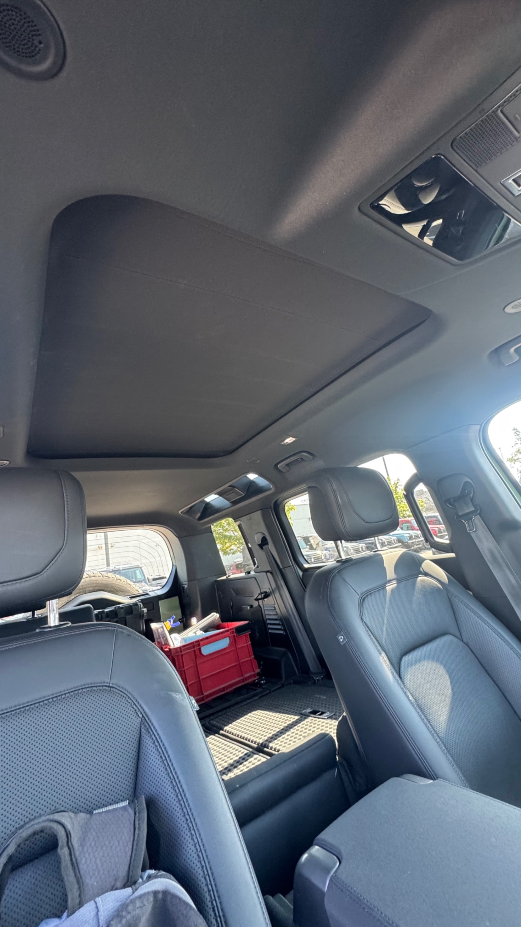 Снимка 13 от търг – 2023 LAND ROVER DEFENDER 75TH EDITION с VIN SALEW7EU7P2193215