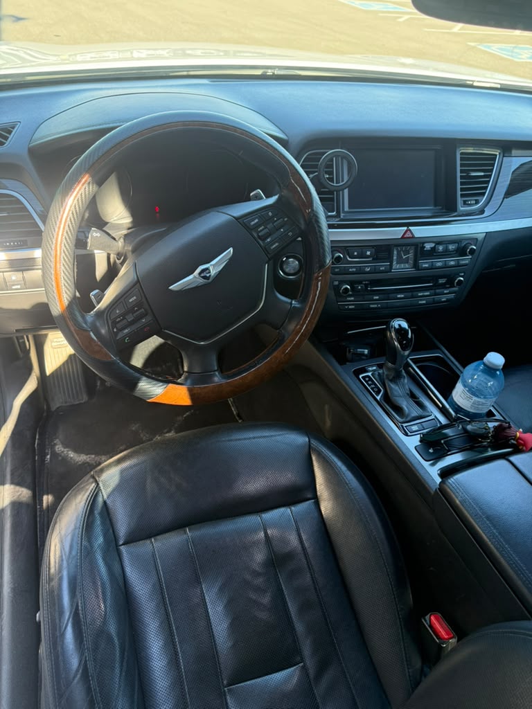 Снимка 5 от търг – 2016 HYUNDAI GENESIS SEDAN PREMIUM с VIN KMHGN4JE2GU120656