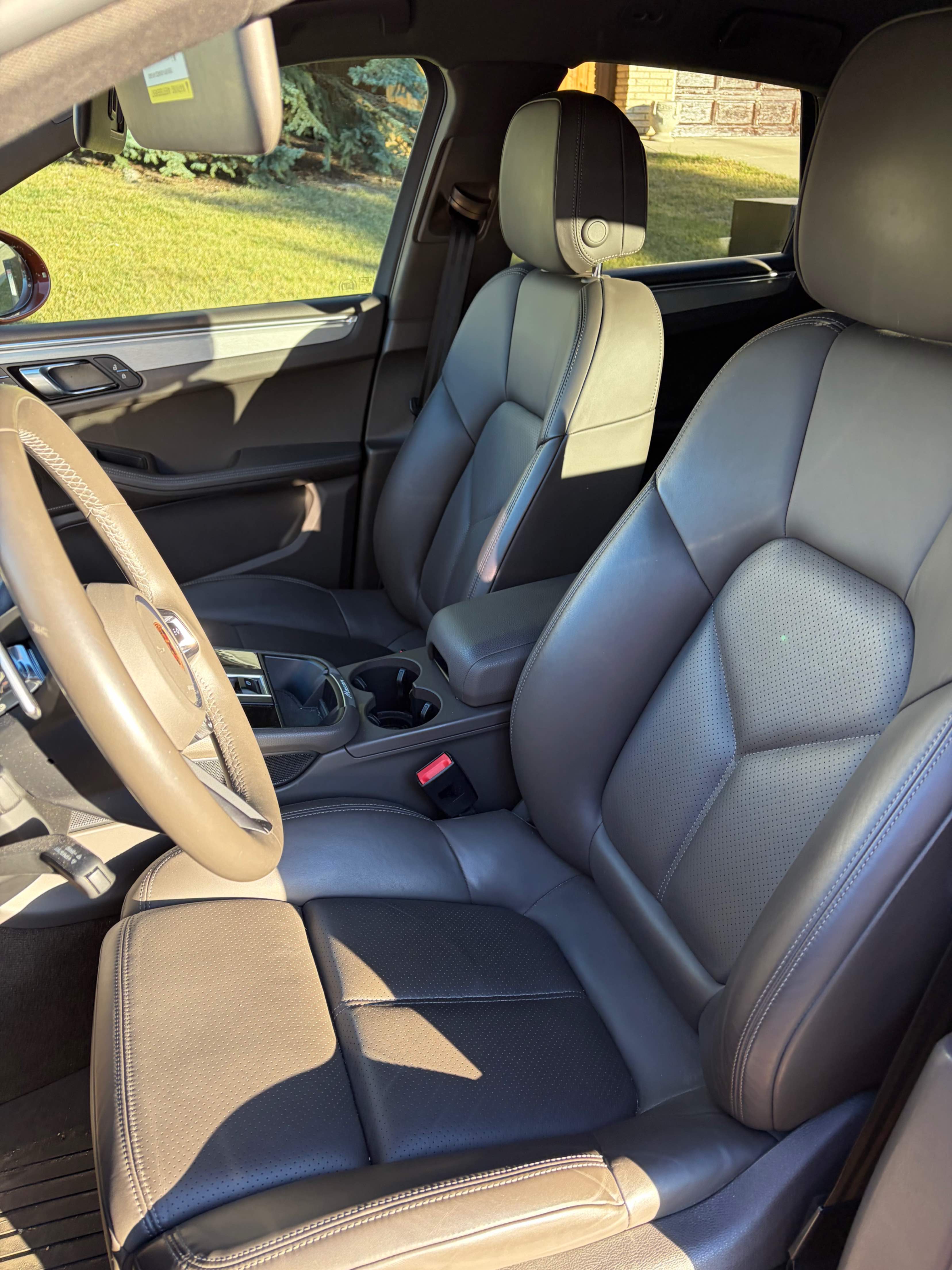 Photo 5 from auction – 2022 PORSCHE MACAN S with VIN WP1AG2A59NLB23242
