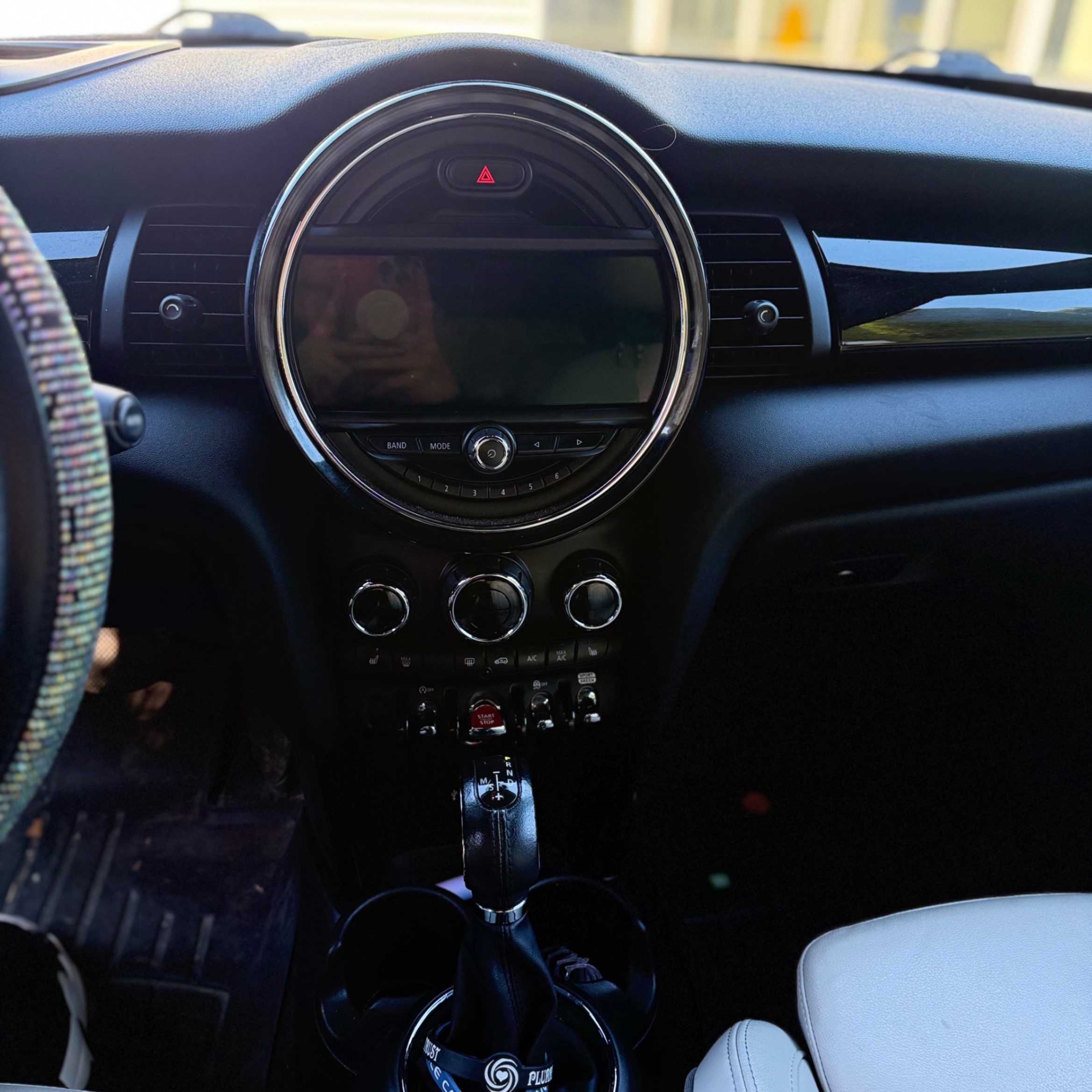 Photo 9 from auction – 2019 MINI CONVERTIBLE COOPER S with VIN WMWWG9C50K3E41646