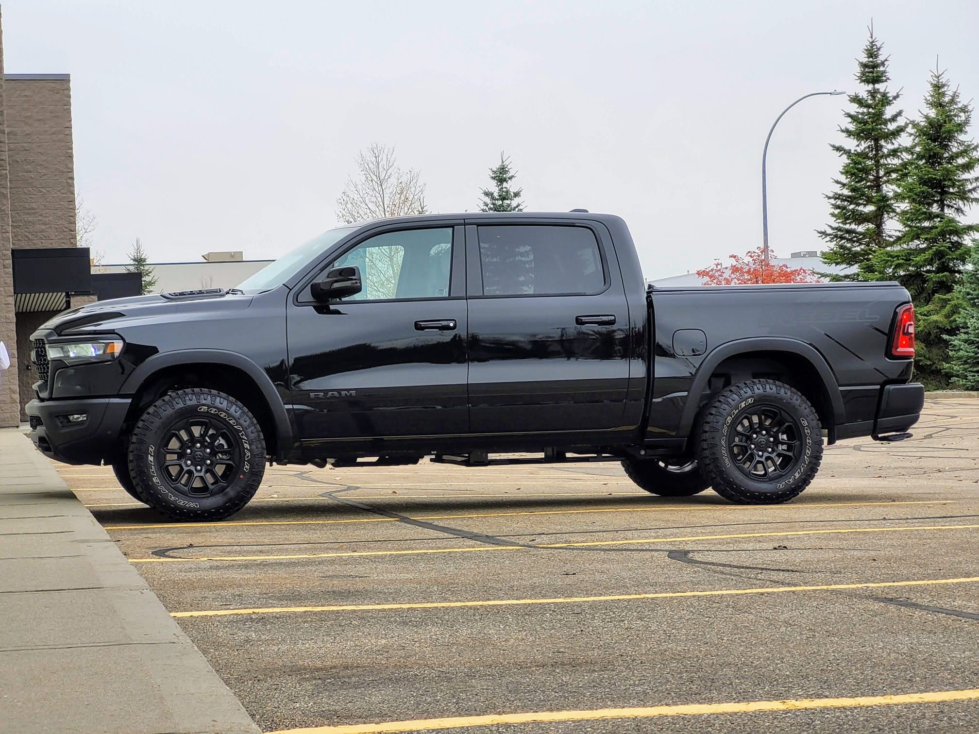 Photo 2 from auction – 2025 RAM 1500 REBEL with VIN 1C6SRFLP2SN595327