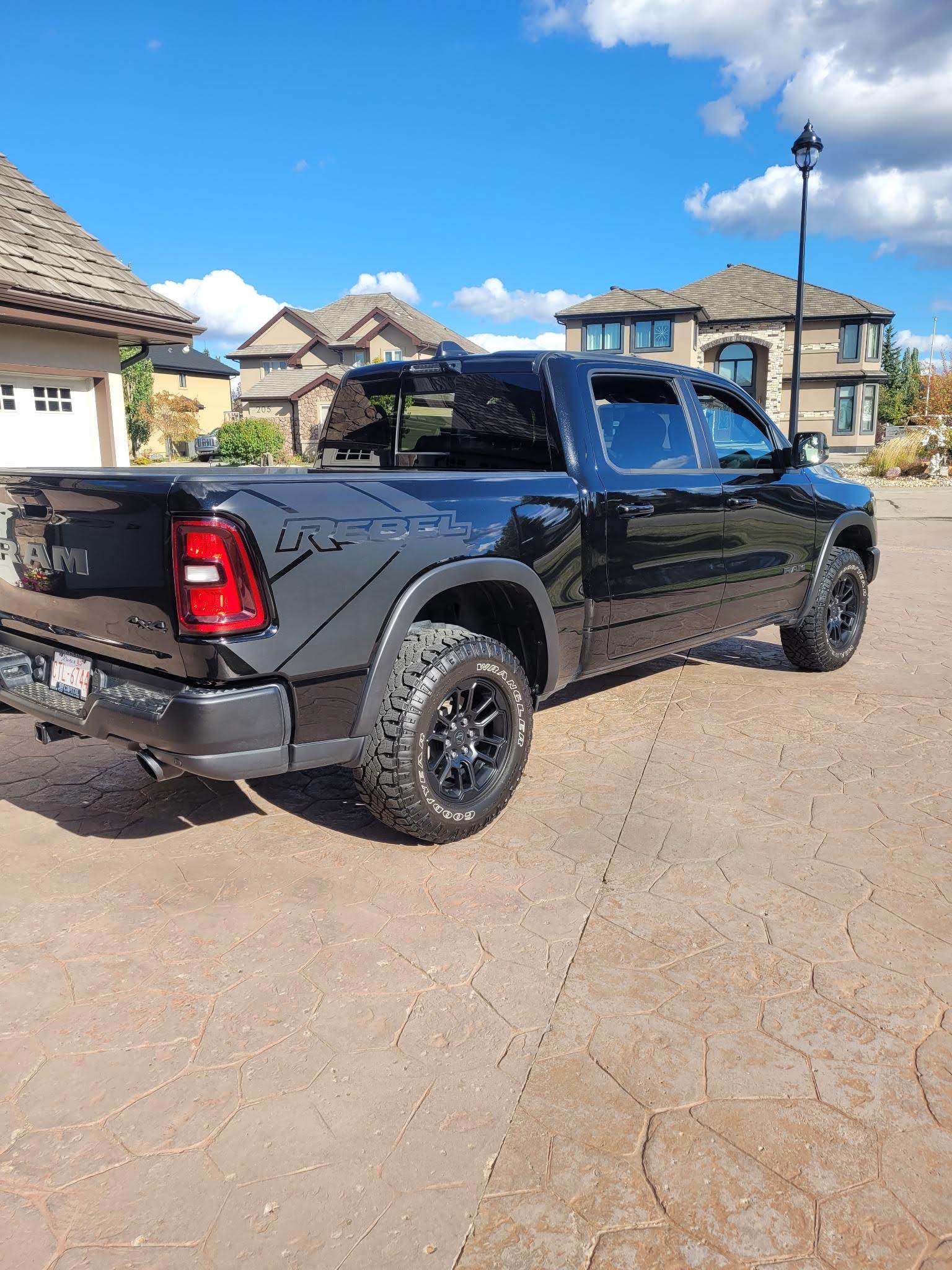 Photo 3 from auction – 2025 RAM 1500 REBEL with VIN 1C6SRFLP2SN595327