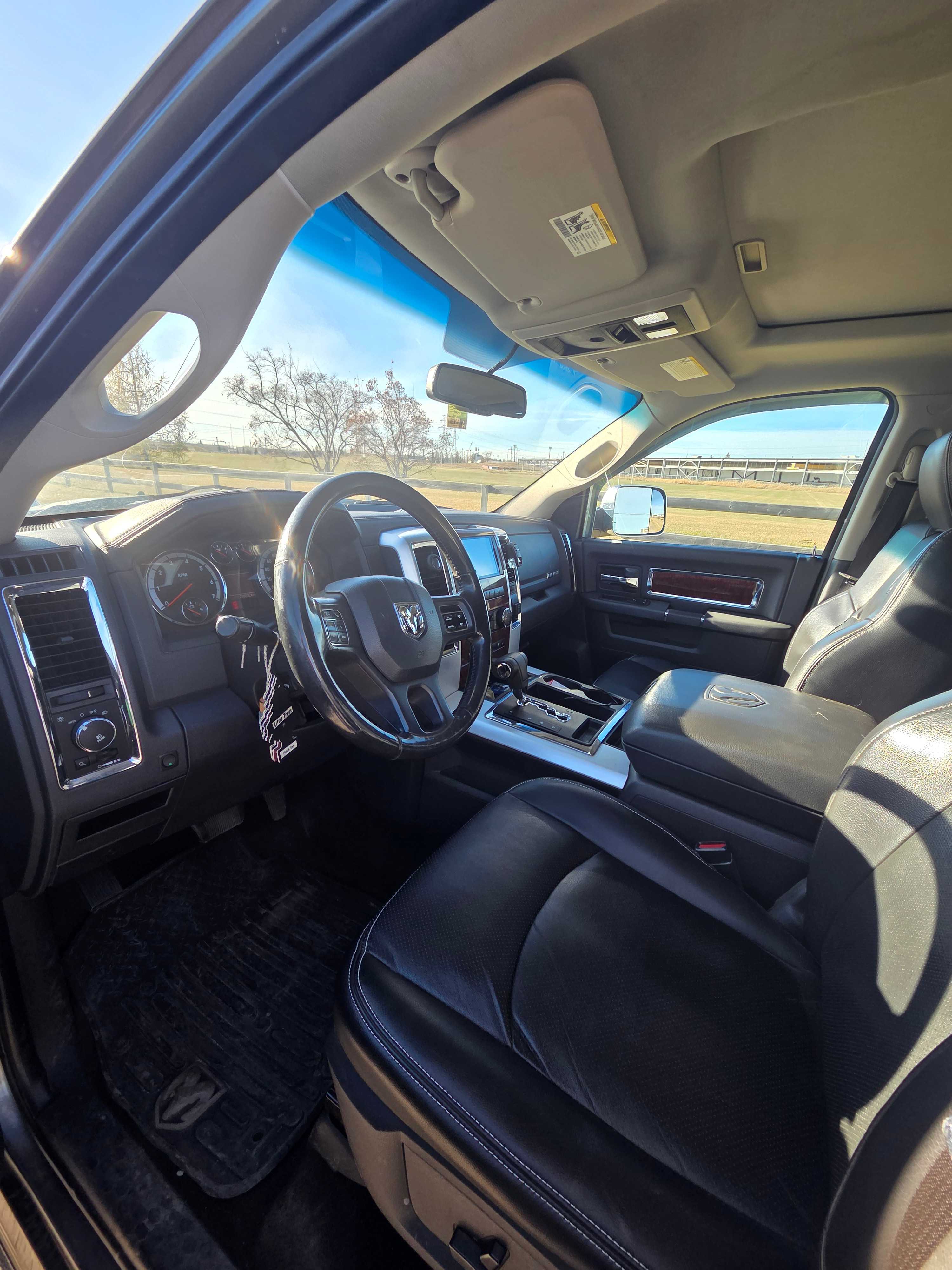 Снимка 4 от търг – 2012 RAM 1500 LARAMIE с VIN 1C6RD7NT3CS107132