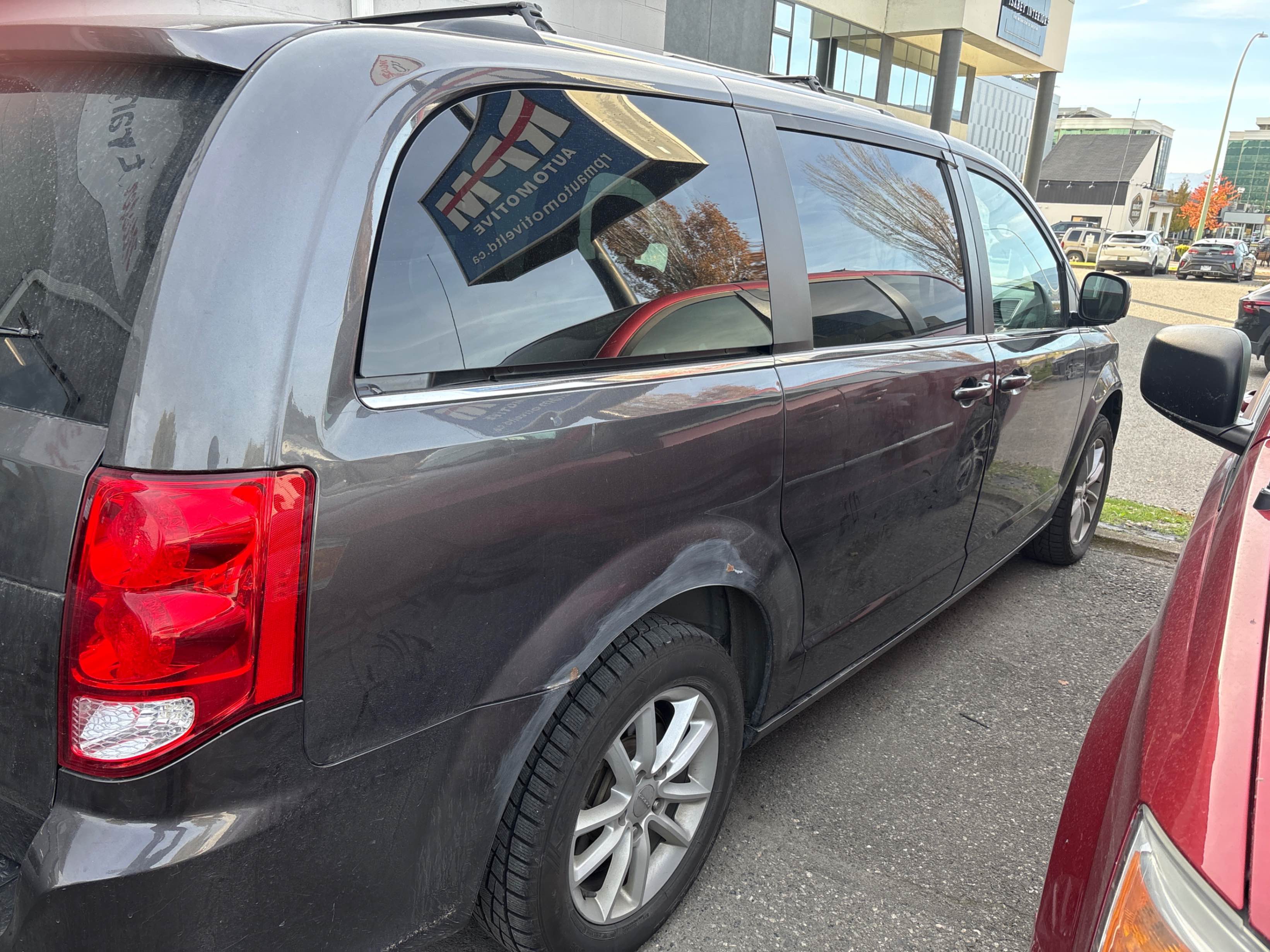 Снимка 3 от търг – 2019 DODGE GRAND CARAVAN SXT PREMIUM PLUS с VIN 2C4RDGBG7KR633098