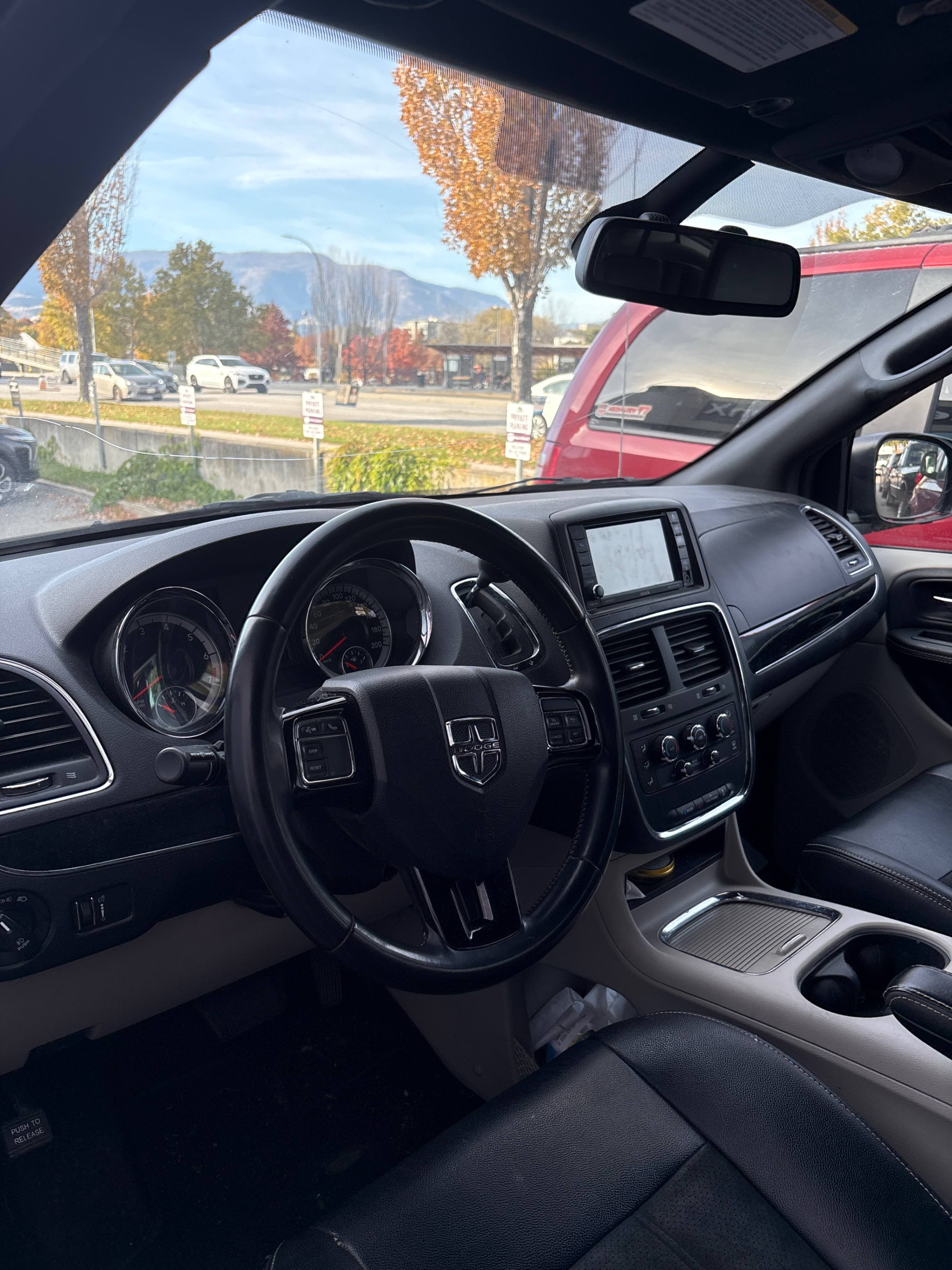 Снимка 5 от търг – 2019 DODGE GRAND CARAVAN SXT PREMIUM PLUS с VIN 2C4RDGBG7KR633098