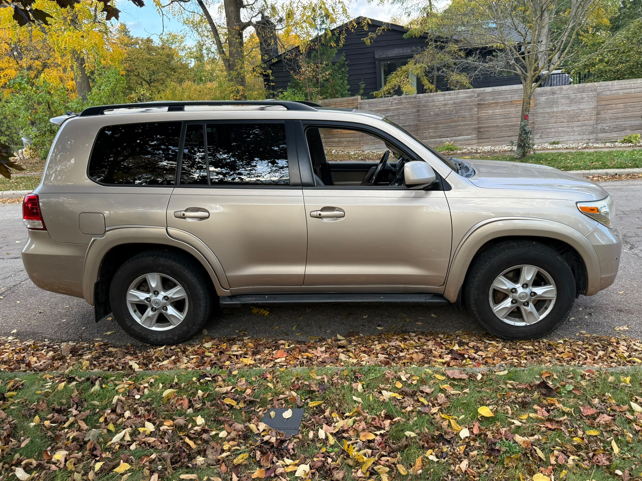 Снимка 3 от търг – 2010 TOYOTA LAND CRUISER 4DR 4WD (NATL) с VIN JTMHY7AJXA5005349
