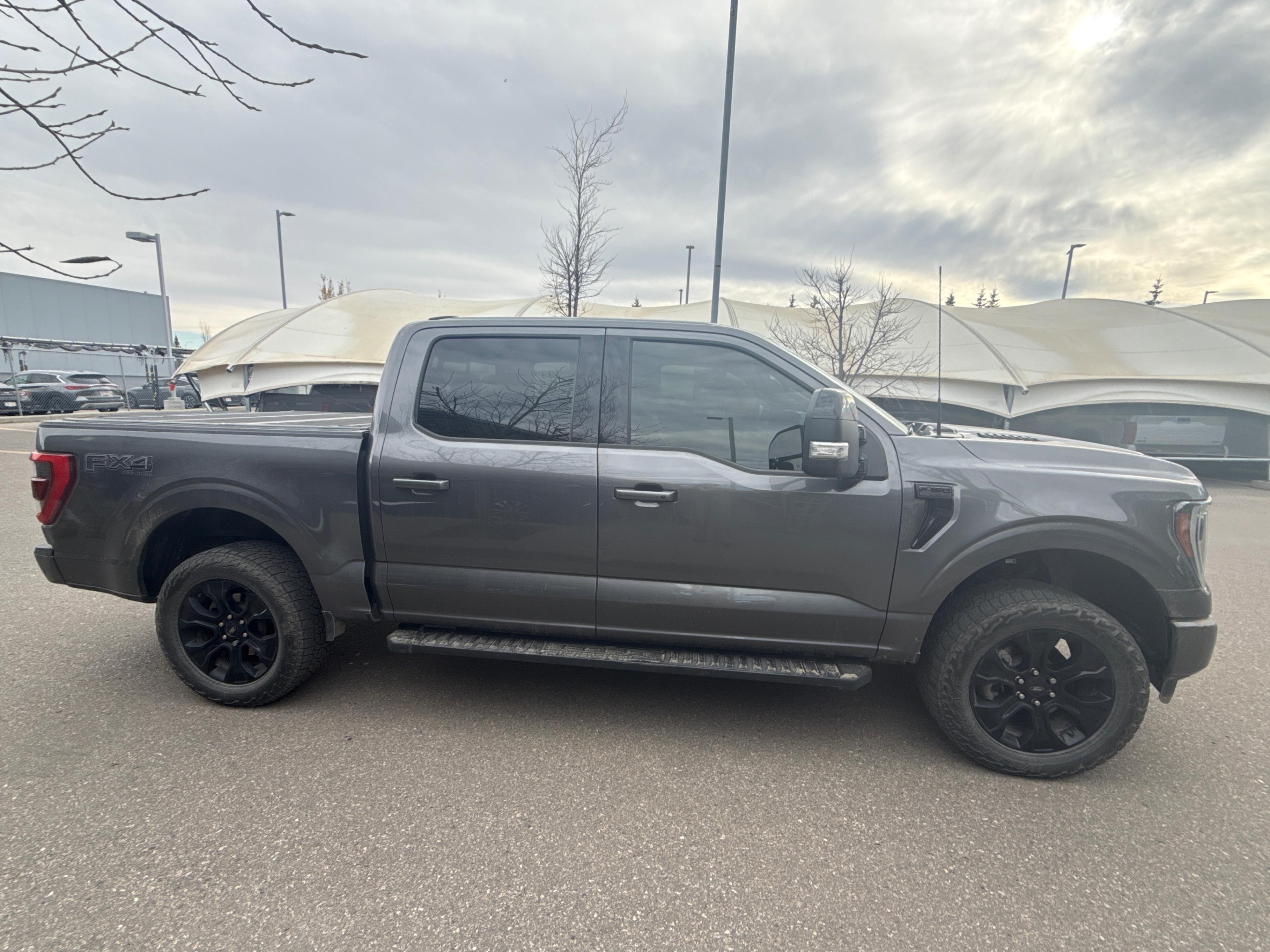 Снимка 3 от търг – 2022 FORD F-150 4WD SUPERCREW BOX с VIN 1FTFW1E89NFB44292