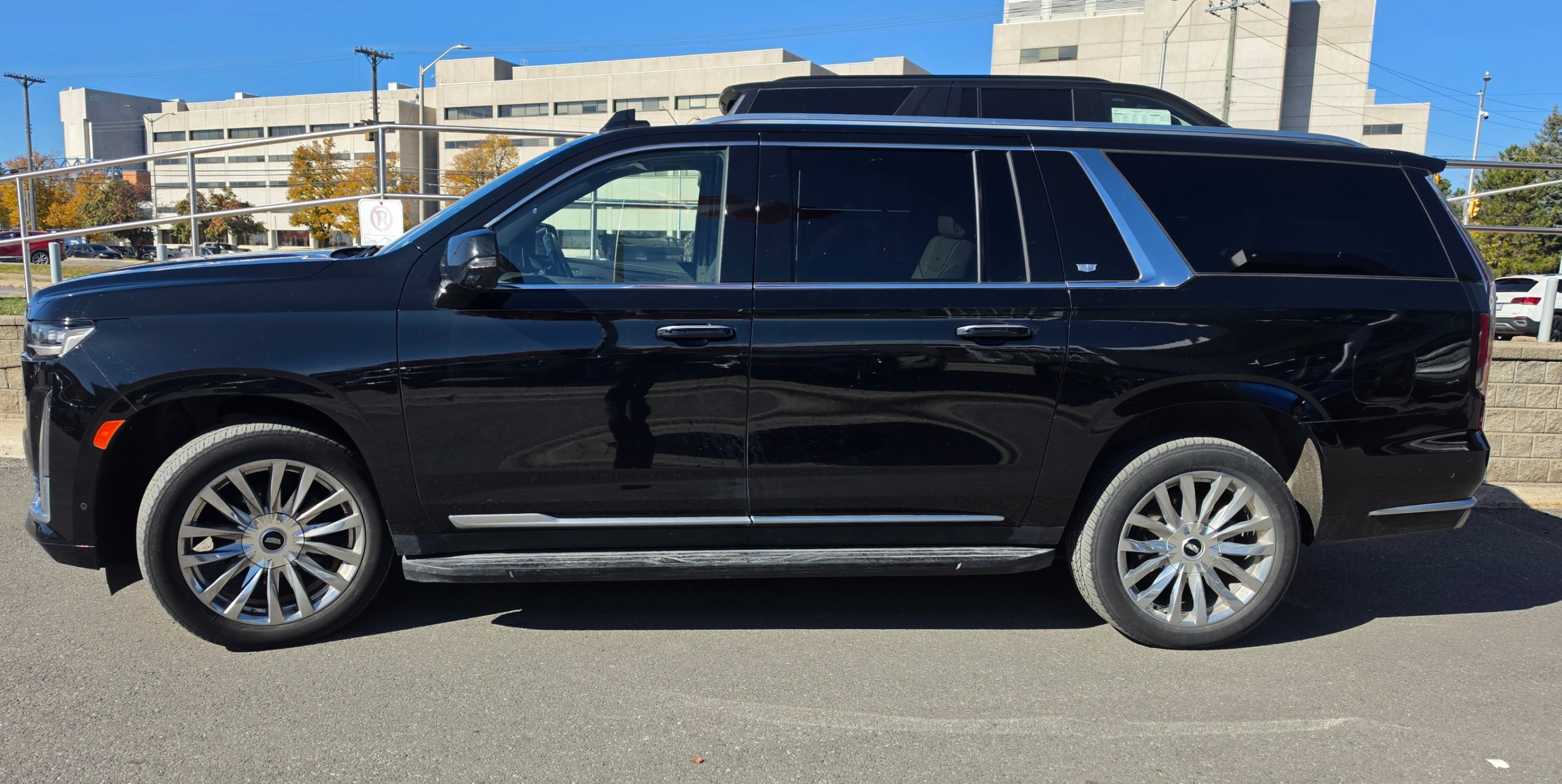 Снимка 2 от търг – 2023 CADILLAC ESCALADE ESV 4WD PREMIUM LUXURY с VIN 1GYS4KKL6PR413430