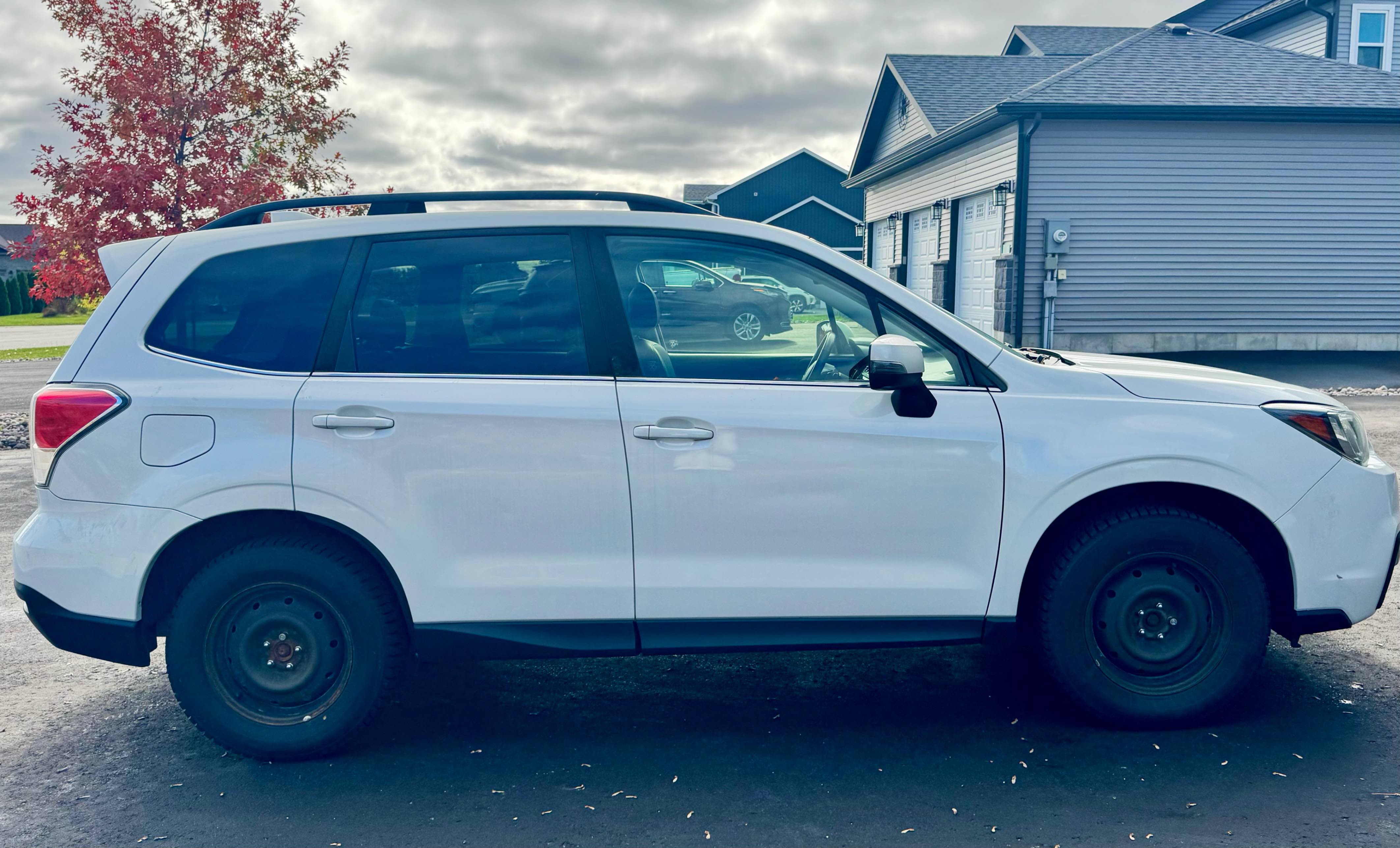 Photo 3 from auction – 2017 SUBARU FORESTER TOURING with VIN JF2SJESC6HH492722