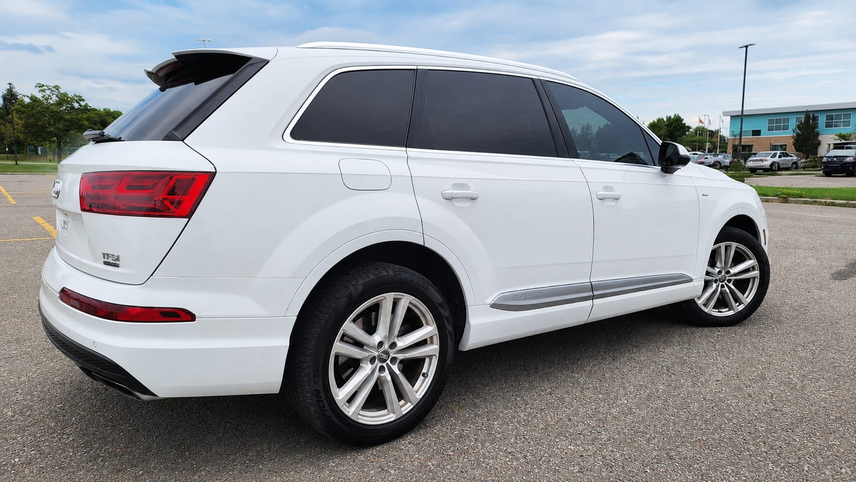 Photo 3 from auction – 2017 AUDI Q7 3.0T TECHNIK with VIN WA1WAAF78HD045977