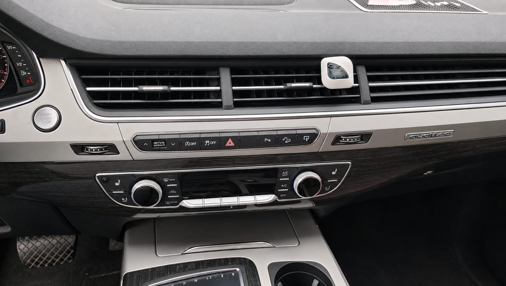 Photo 10 from auction – 2017 AUDI Q7 3.0T TECHNIK with VIN WA1WAAF78HD045977