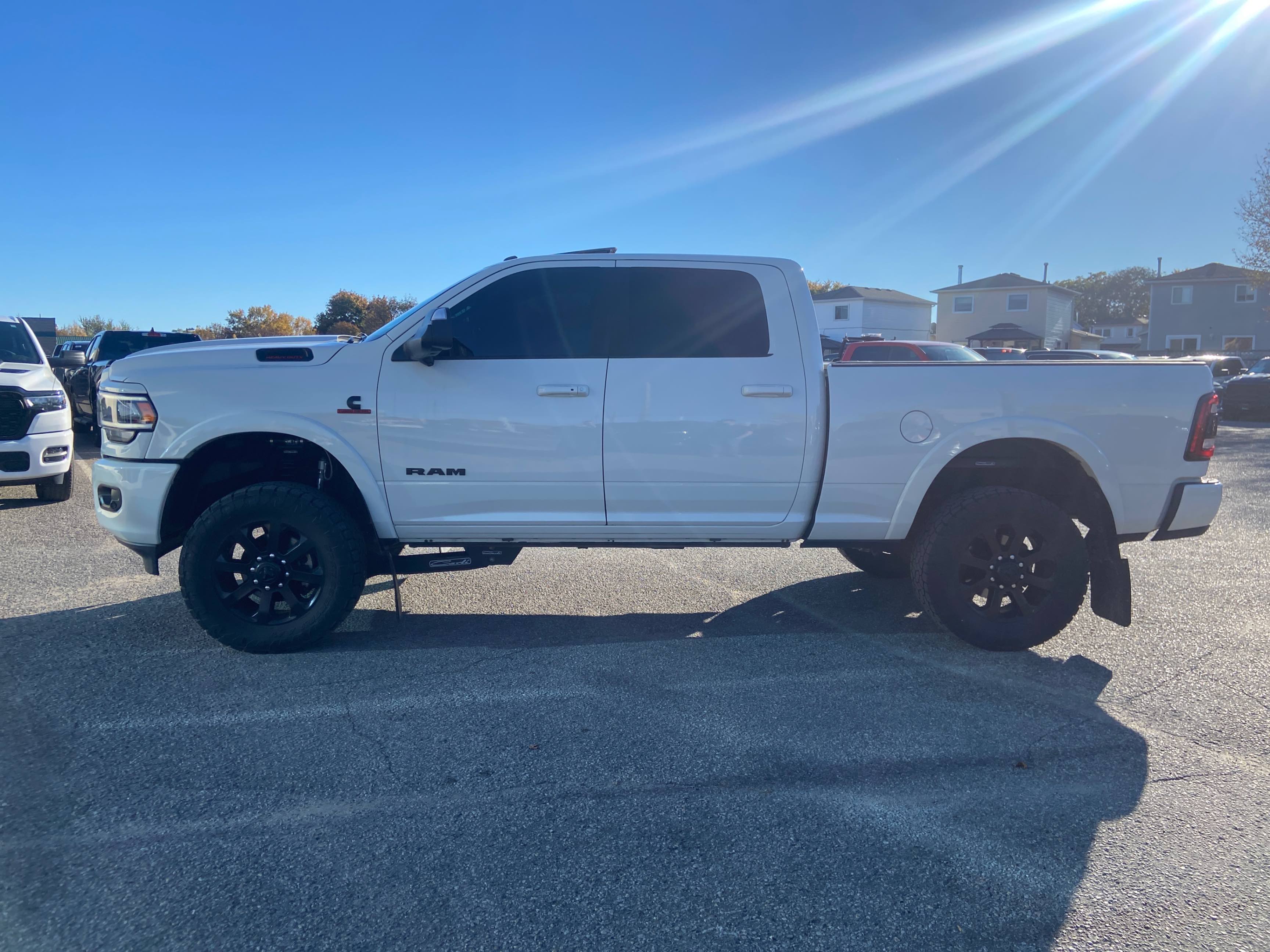 Снимка 2 от търг – 2022 RAM 3500 LARAMIE с VIN 3C63R3EL2NG240068