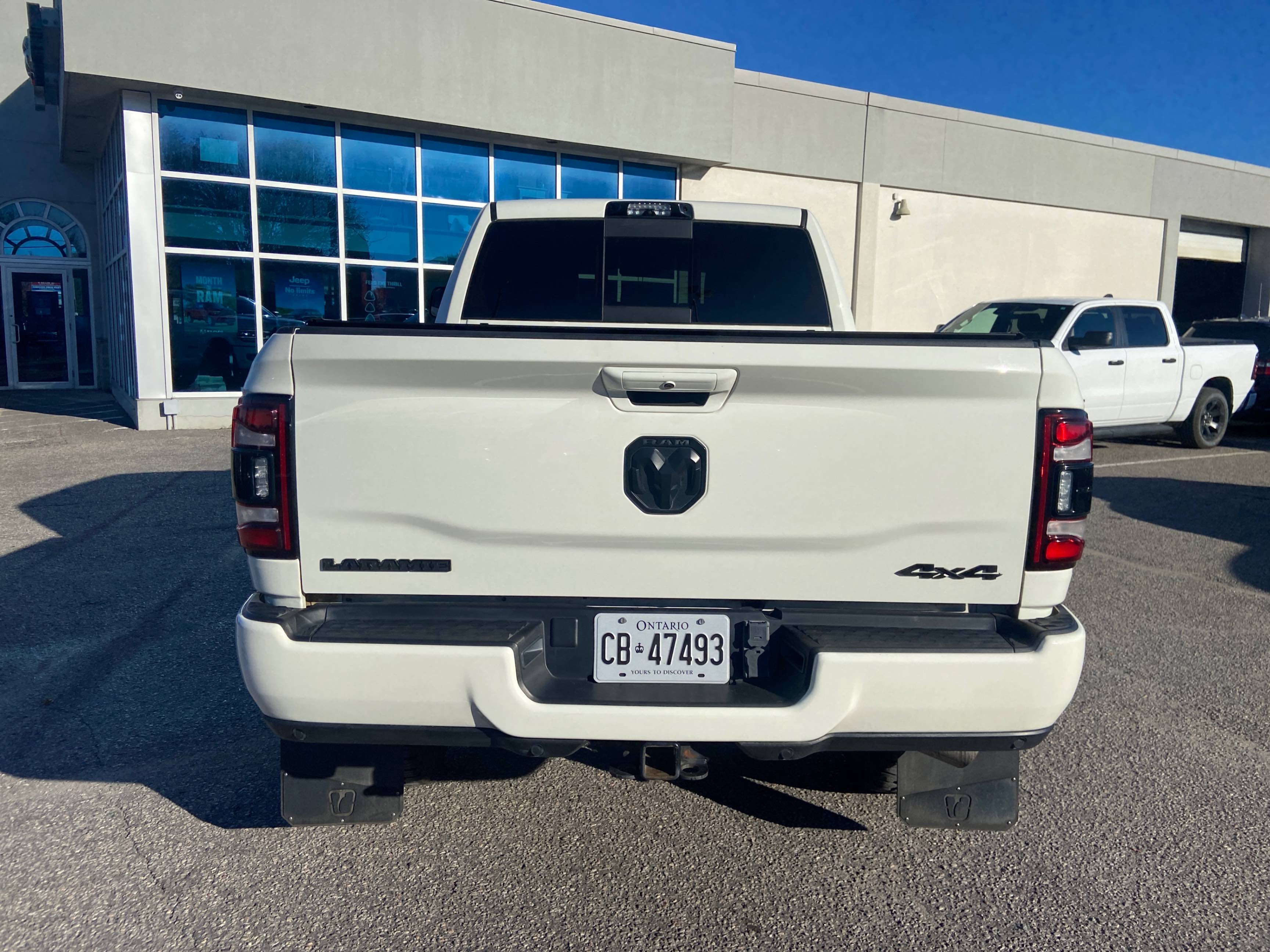 Снимка 4 от търг – 2022 RAM 3500 LARAMIE с VIN 3C63R3EL2NG240068