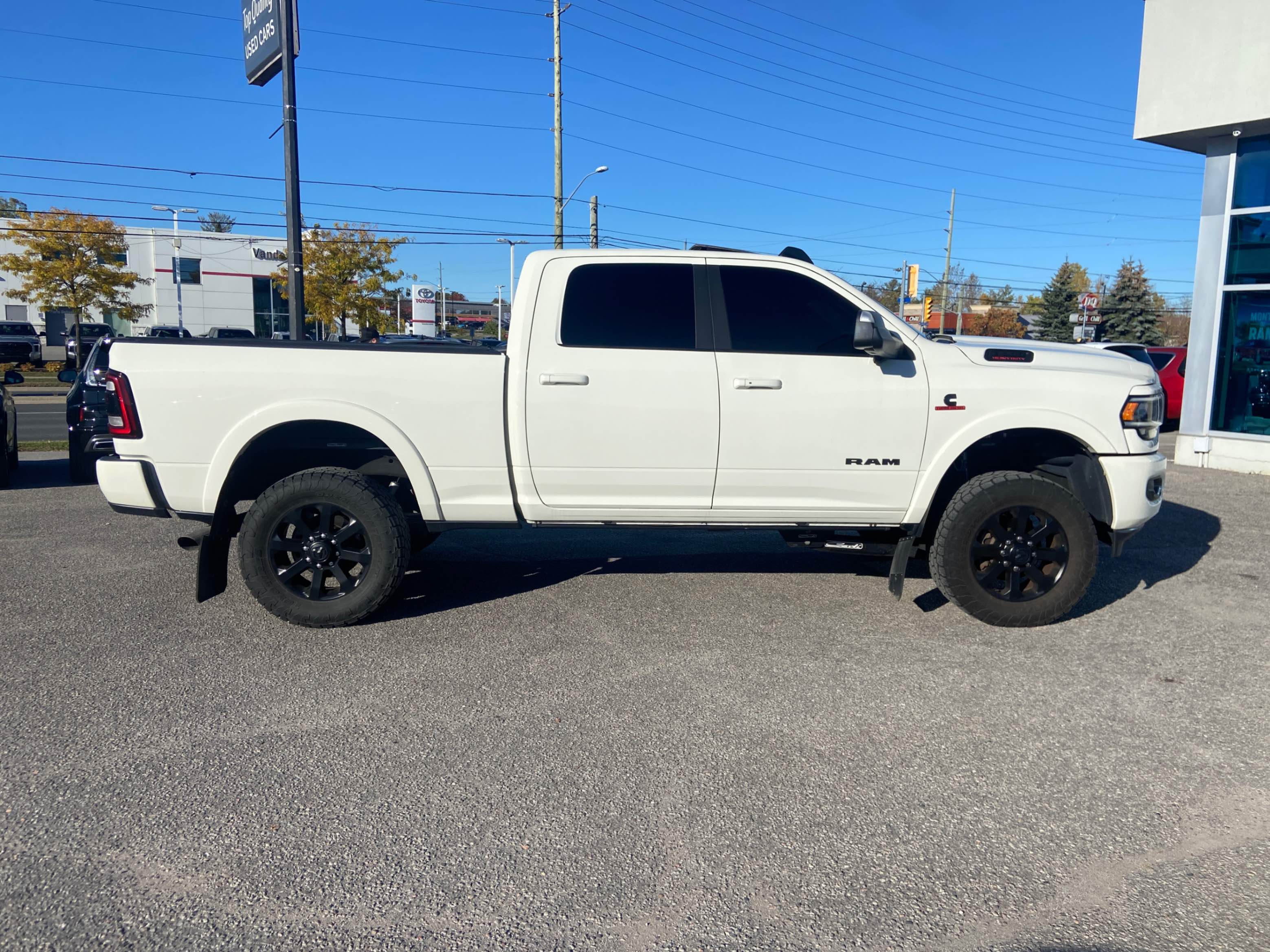 Снимка 3 от търг – 2022 RAM 3500 LARAMIE с VIN 3C63R3EL2NG240068