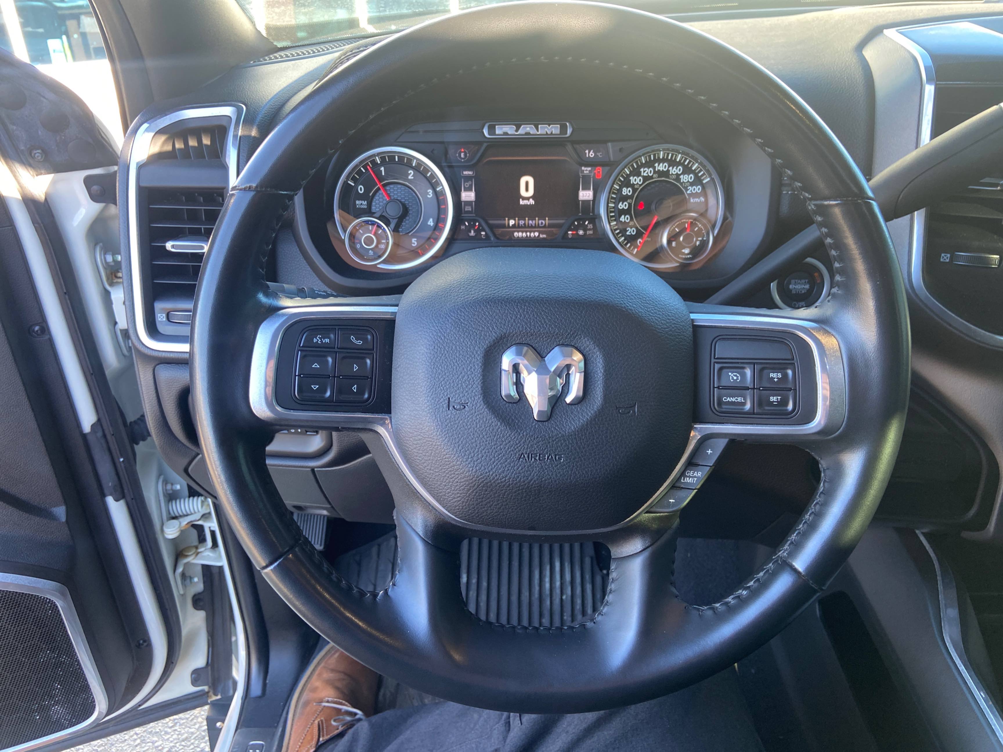 Снимка 8 от търг – 2022 RAM 3500 LARAMIE с VIN 3C63R3EL2NG240068