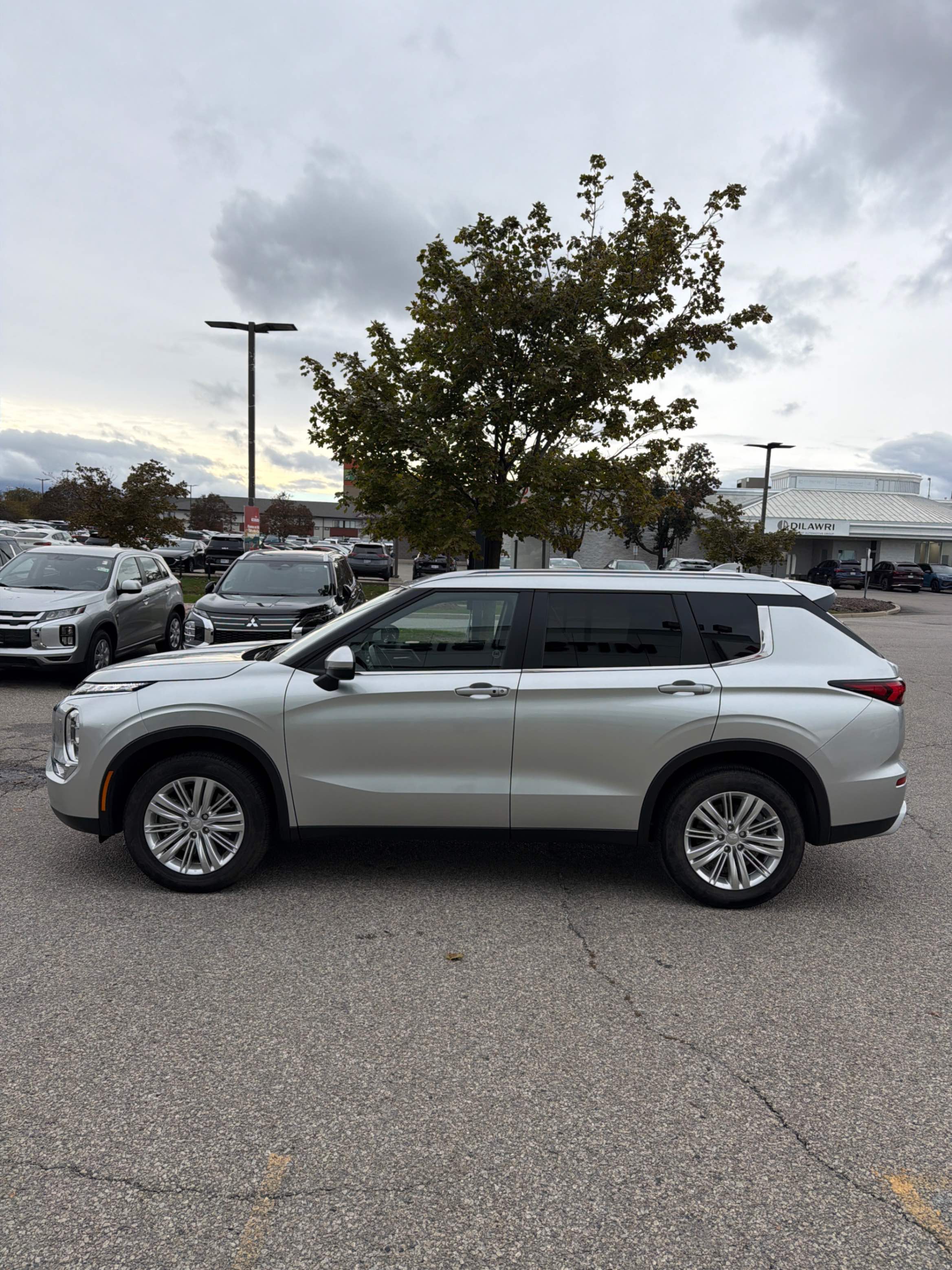 Снимка 2 от търг – 2024 MITSUBISHI OUTLANDER S-AWC с VIN JA4J4VA84RZ633484