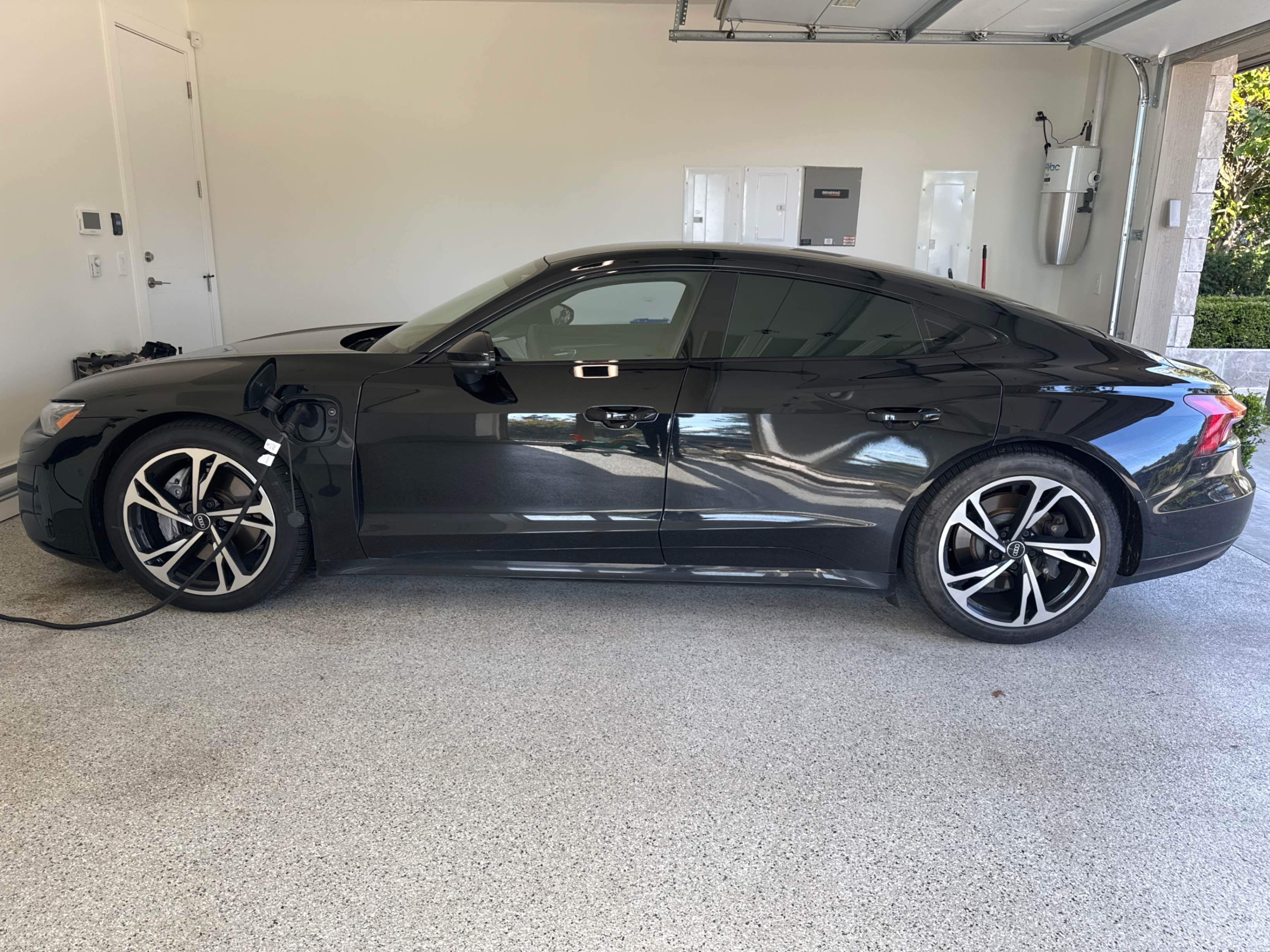 Photo 2 from auction – 2022 AUDI E-TRON GT QUATTRO with VIN WAUFJBFW3N7007230