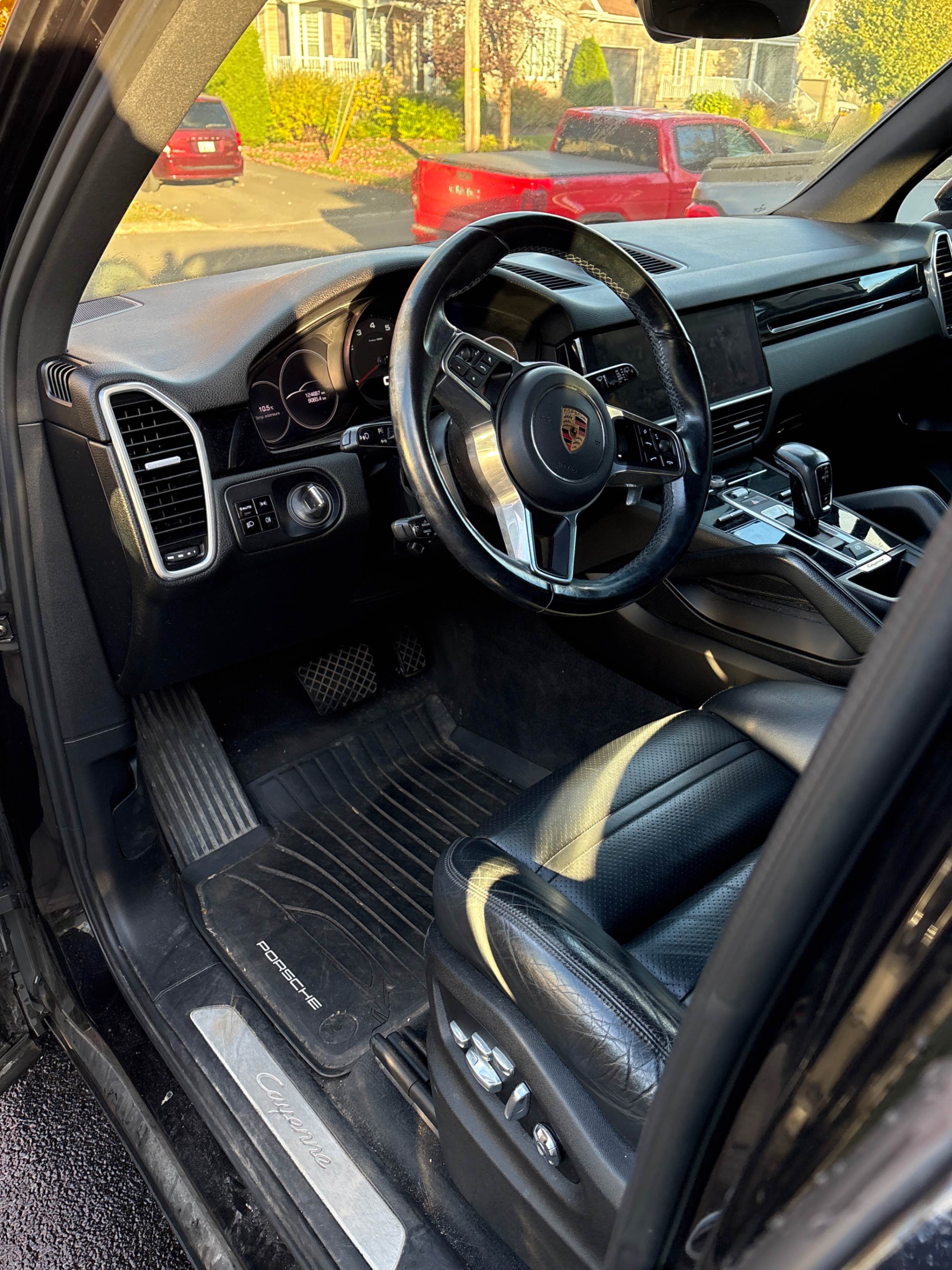 Photo 5 from auction – 2019 PORSCHE CAYENNE AWD with VIN WP1AA2AY2KDA03445