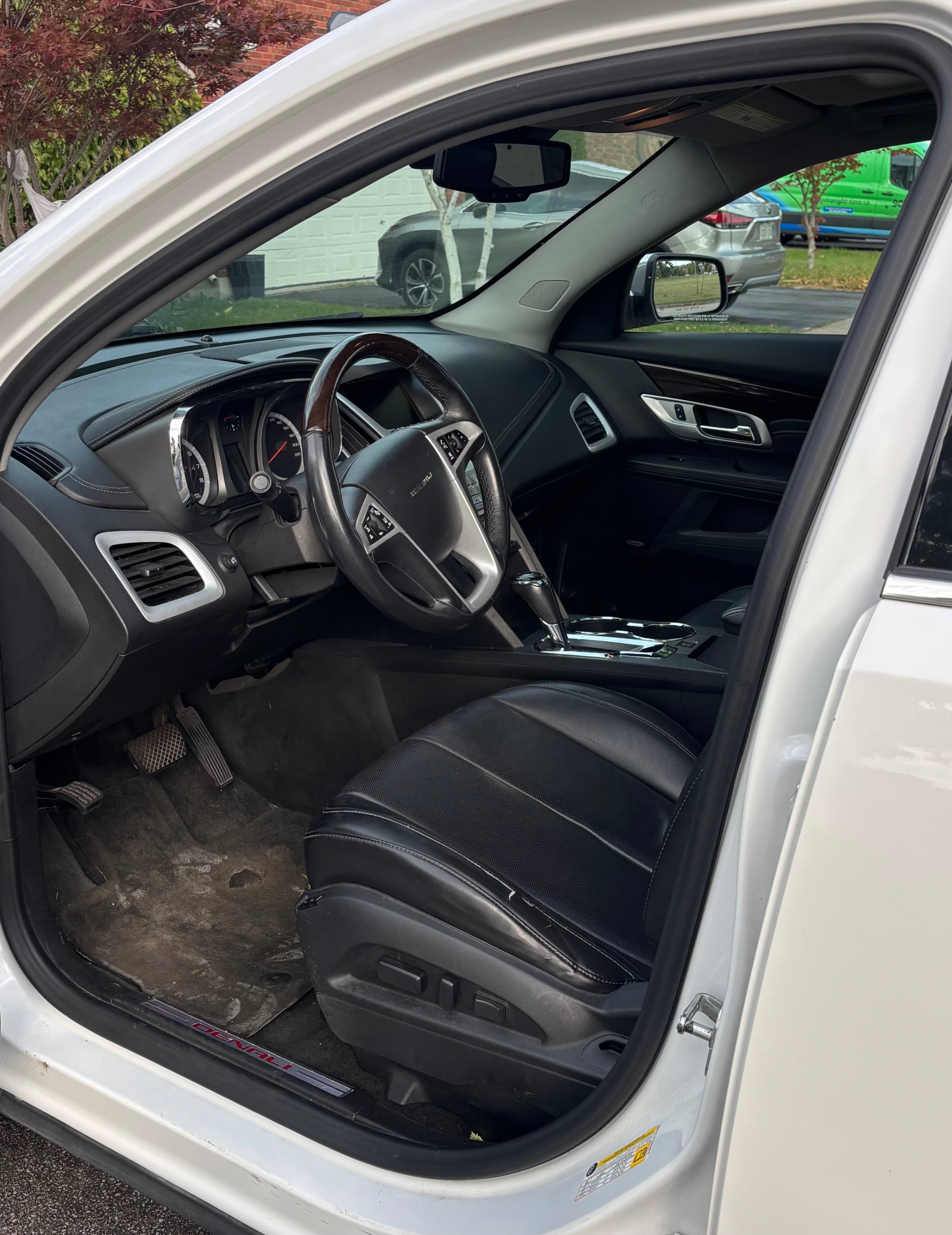 Photo 5 from auction – 2017 GMC TERRAIN DENALI with VIN 2GKFLVE37H6159610