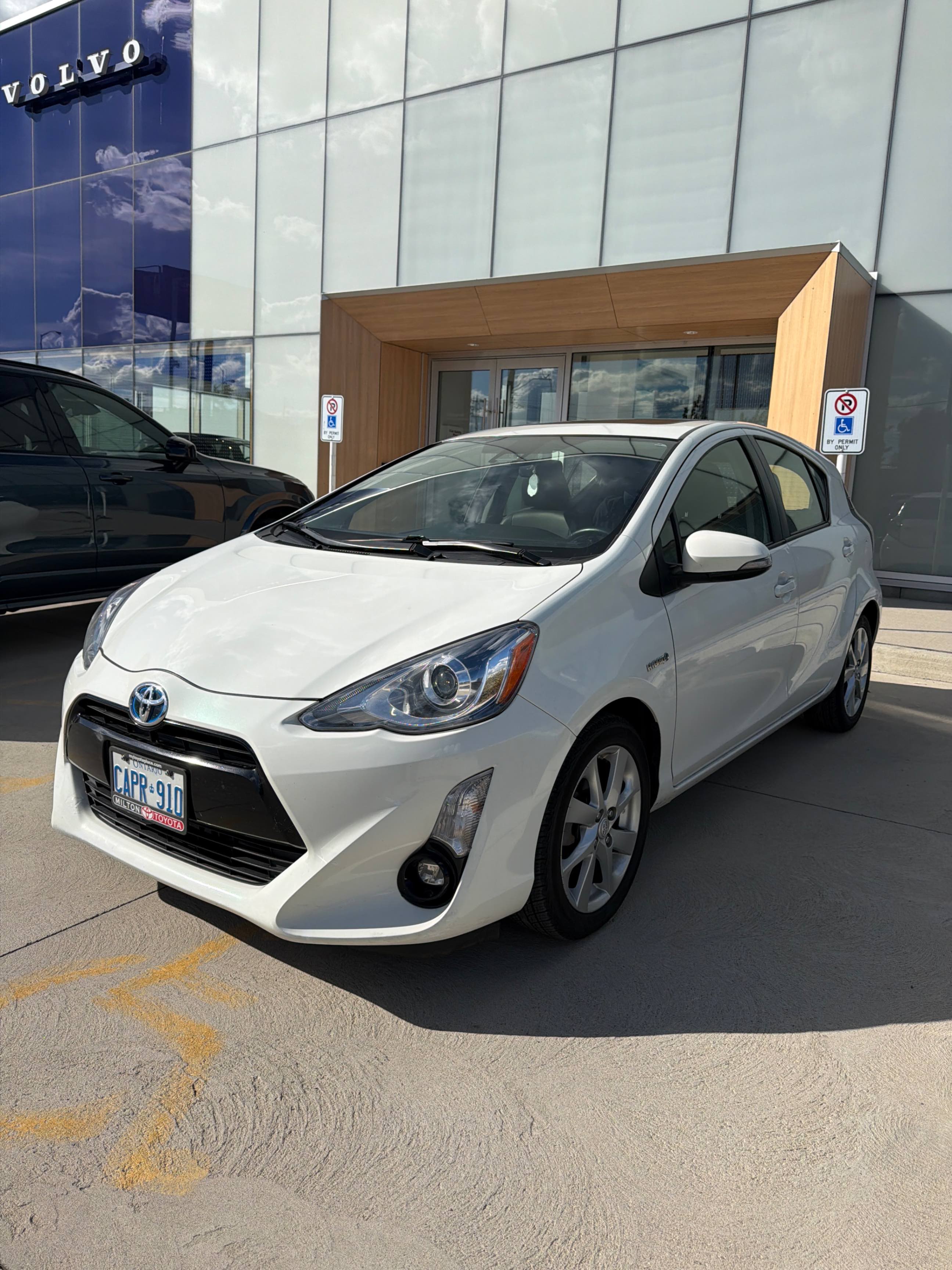 TOYOTA PRIUS C 5DR HB 2016 с VIN JTDKDTB30G1138129 - Снимка от търг