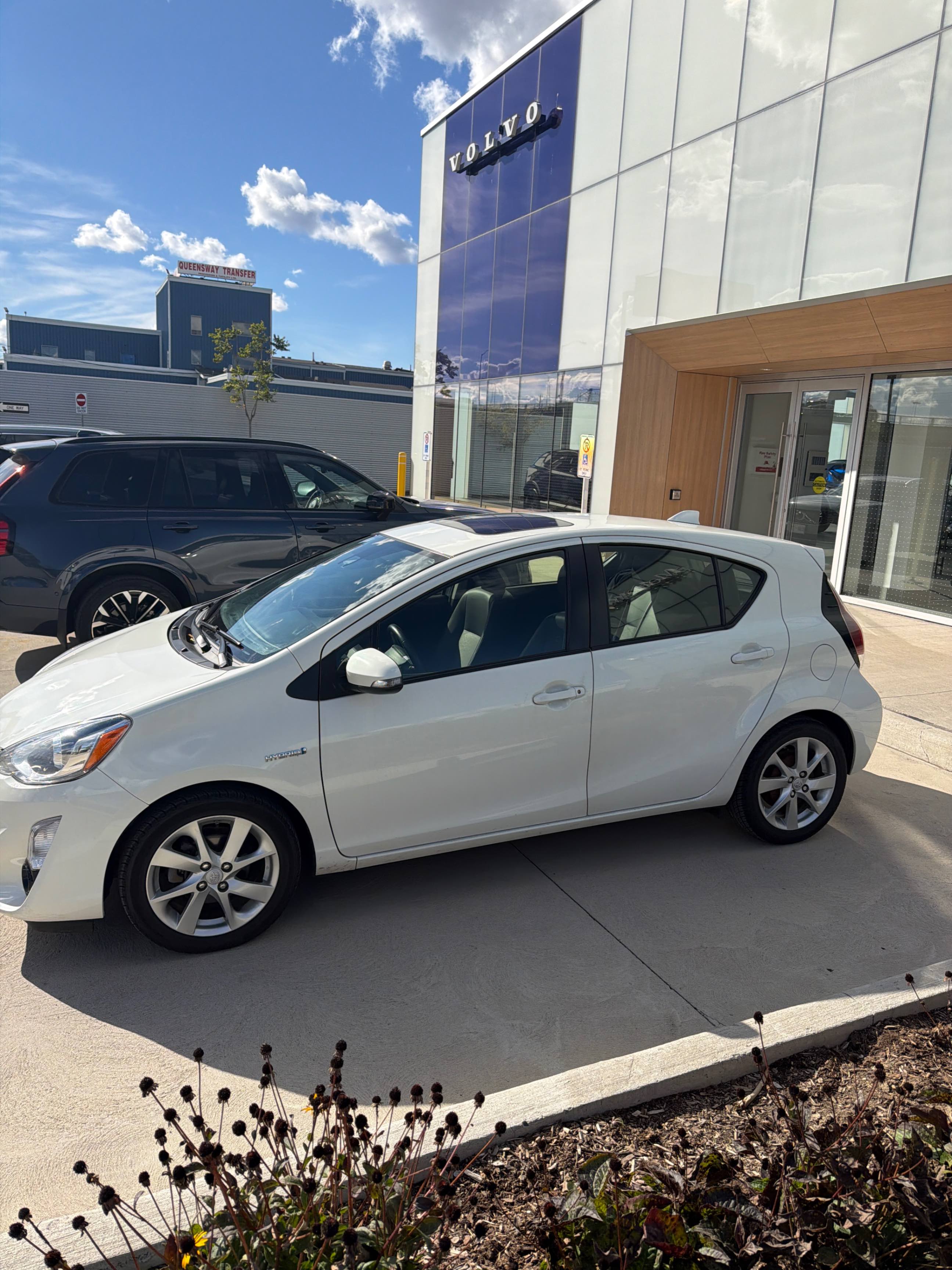 Снимка 2 от търг – 2016 TOYOTA PRIUS C 5DR HB с VIN JTDKDTB30G1138129