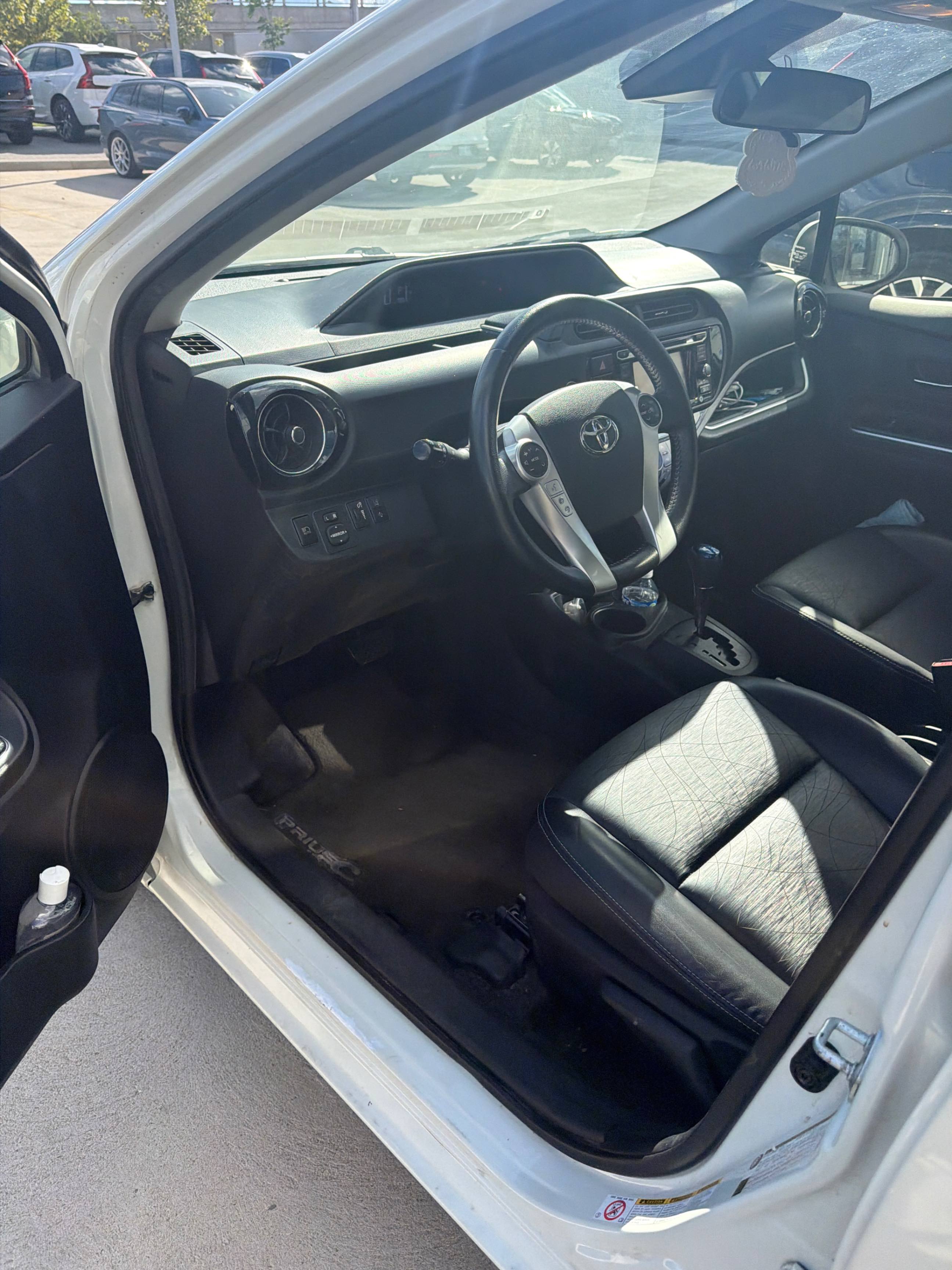 Снимка 5 от търг – 2016 TOYOTA PRIUS C 5DR HB с VIN JTDKDTB30G1138129