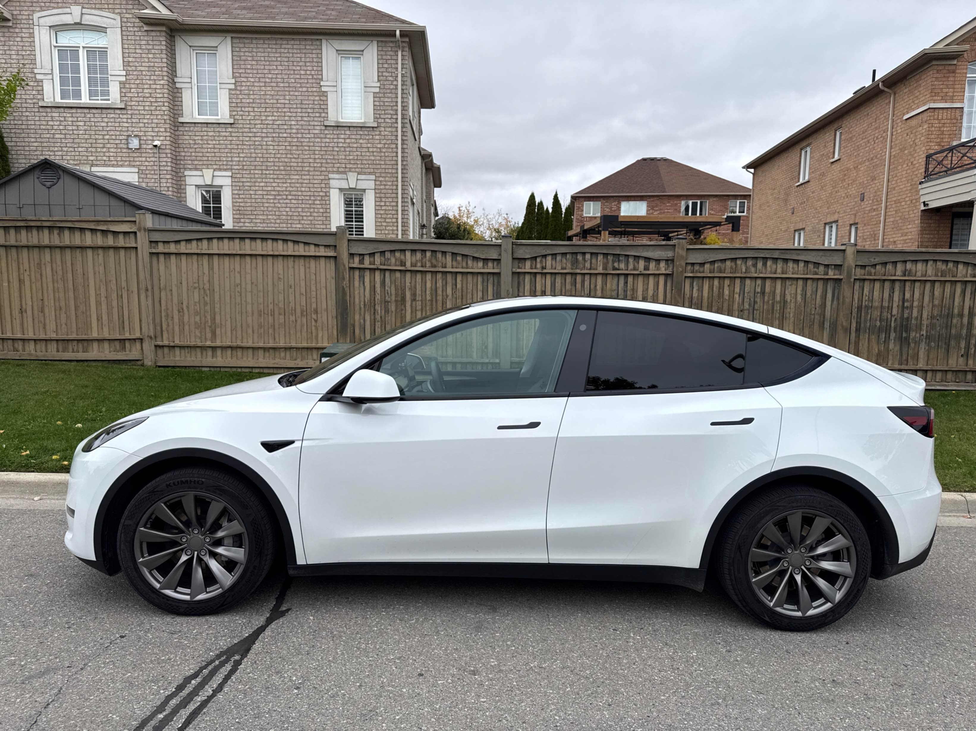 Photo 2 from auction – 2023 TESLA MODEL Y RWD with VIN LRWYGDFD5PC913438