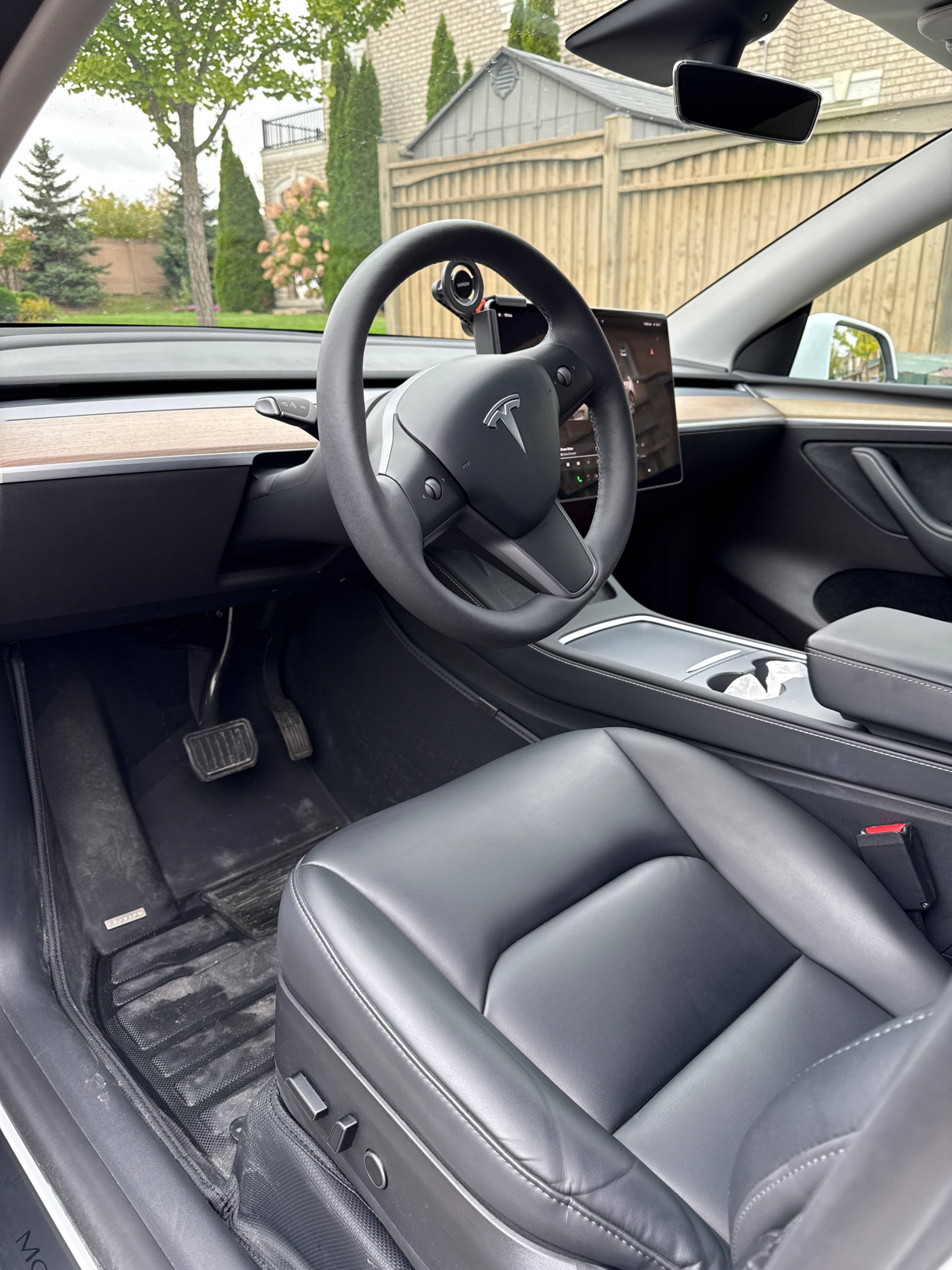 Photo 5 from auction – 2023 TESLA MODEL Y RWD with VIN LRWYGDFD5PC913438