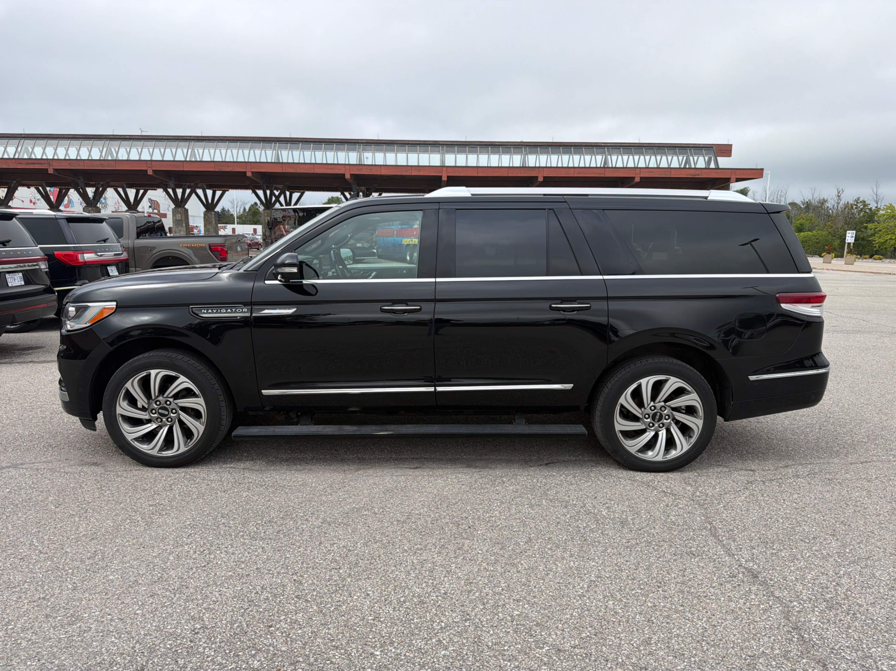 Снимка 2 от търг – 2023 LINCOLN NAVIGATOR L RESERVE с VIN 5LMJJ3LG5PEL15054
