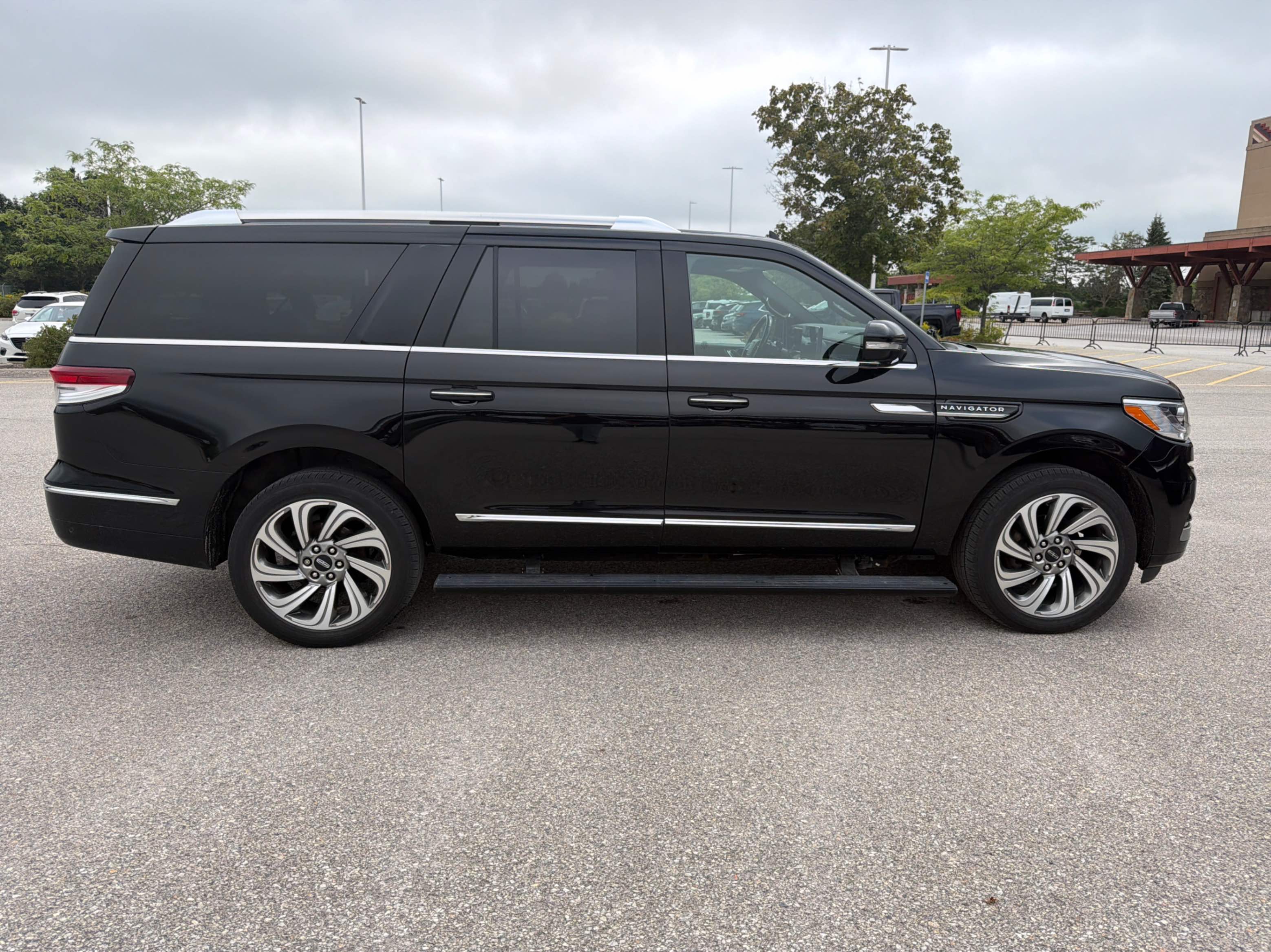 Снимка 3 от търг – 2023 LINCOLN NAVIGATOR L RESERVE с VIN 5LMJJ3LG5PEL15054