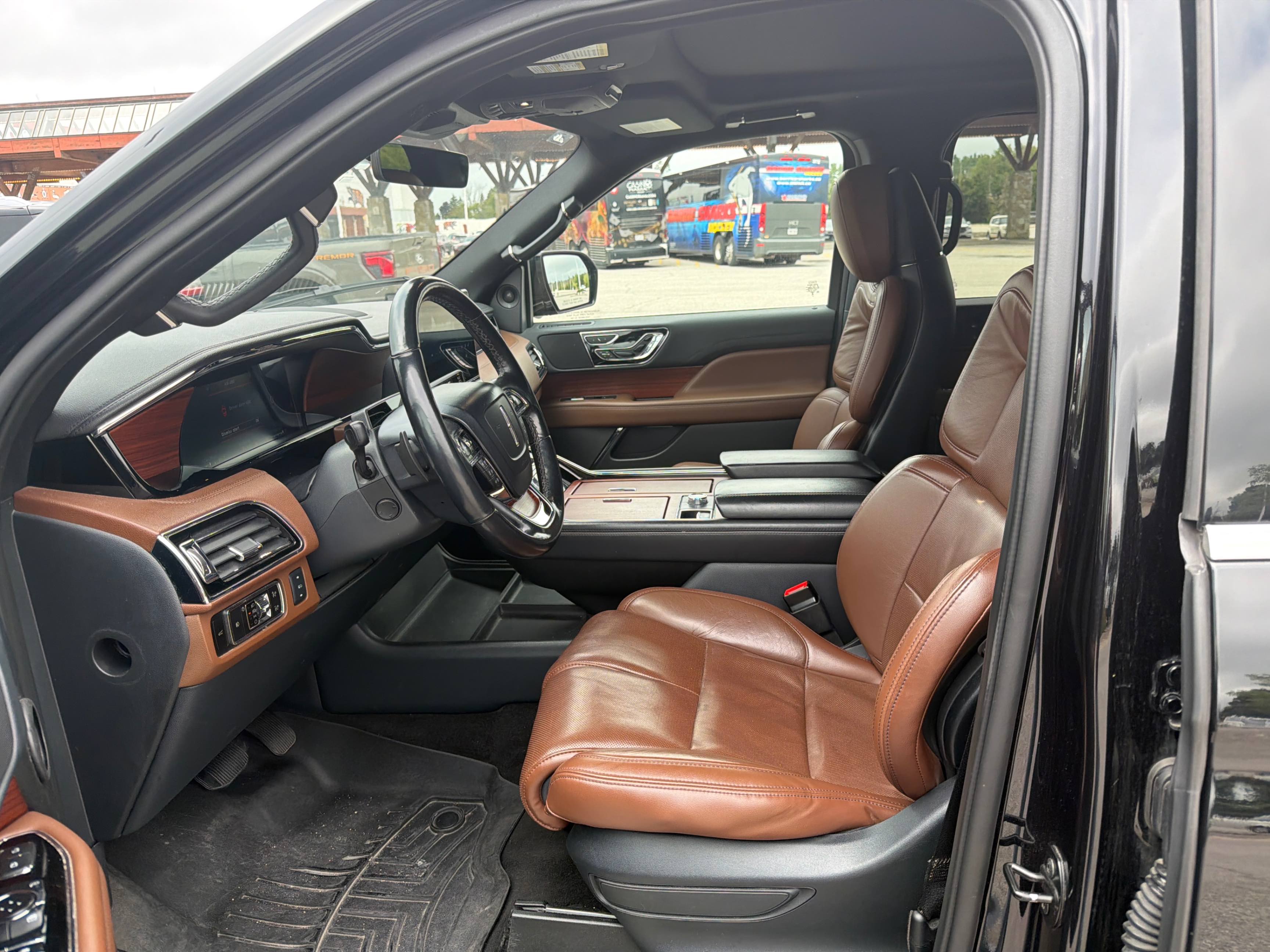 Снимка 5 от търг – 2023 LINCOLN NAVIGATOR L RESERVE с VIN 5LMJJ3LG5PEL15054