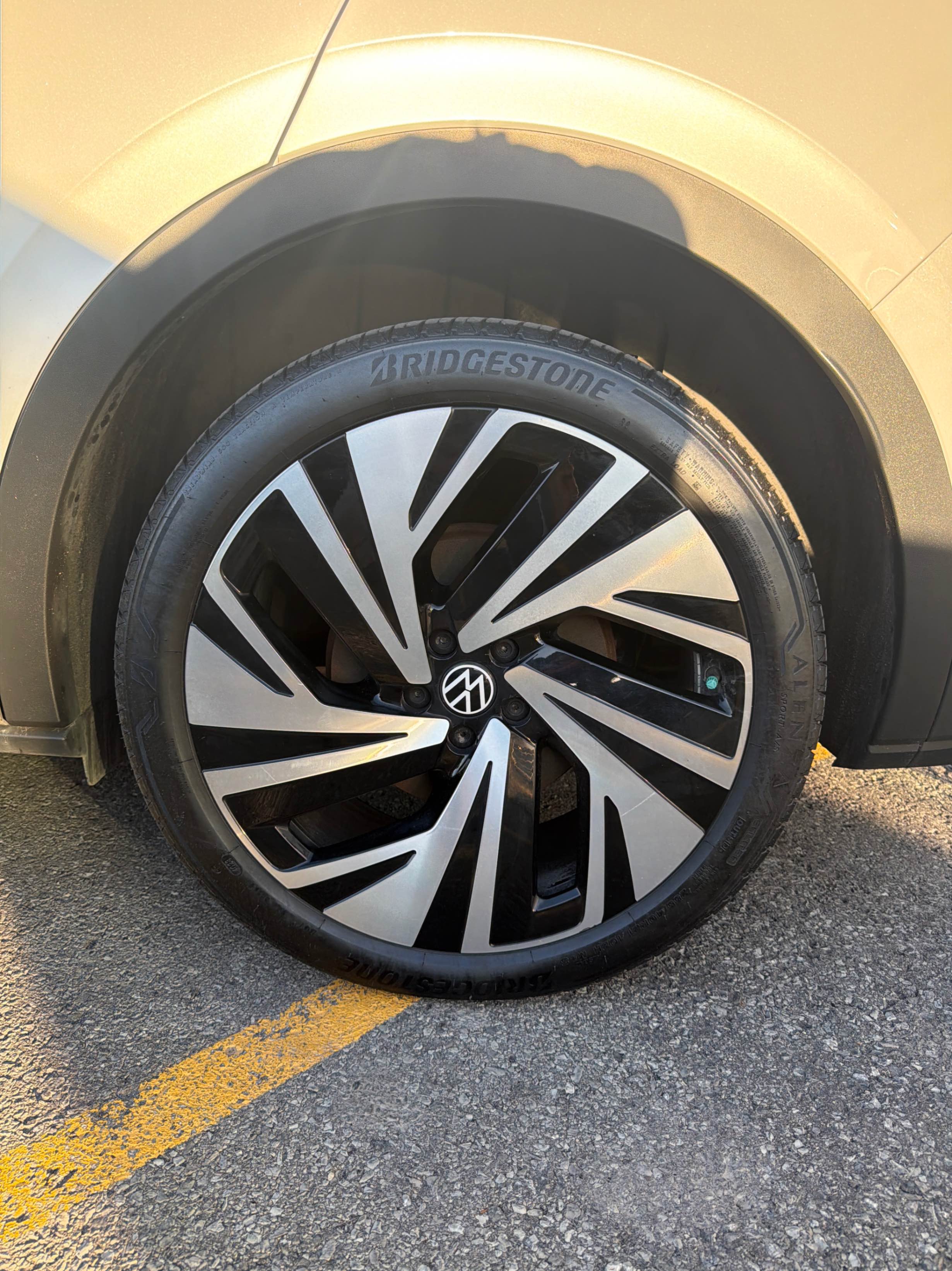 Photo 7 from auction – 2024 VOLKSWAGEN ID.4 PRO S with VIN 1V2JSPE82RC003563