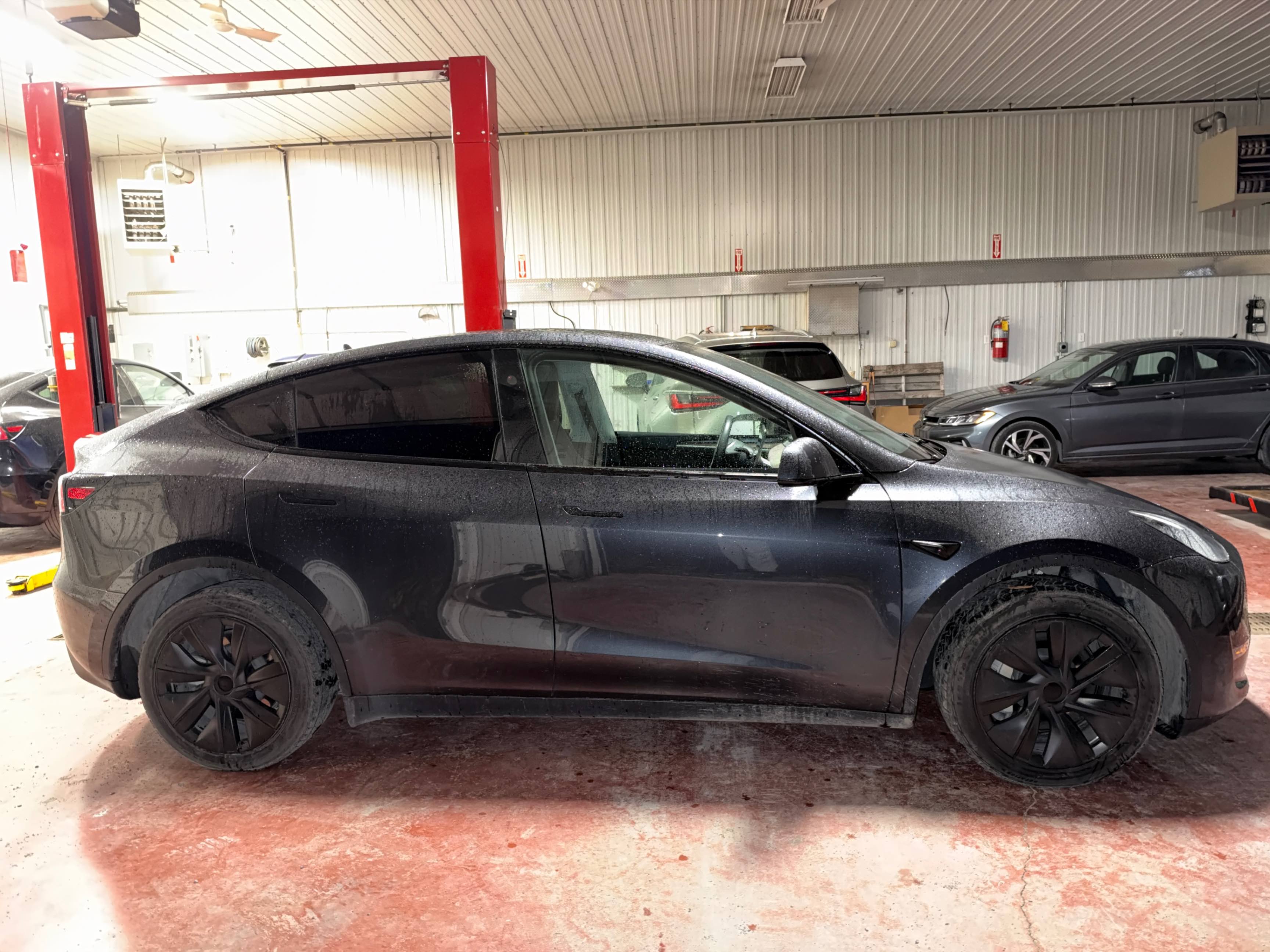 Photo 3 from auction – 2024 TESLA MODEL Y LONG RANGE with VIN 7SAYGDEE2RF204634
