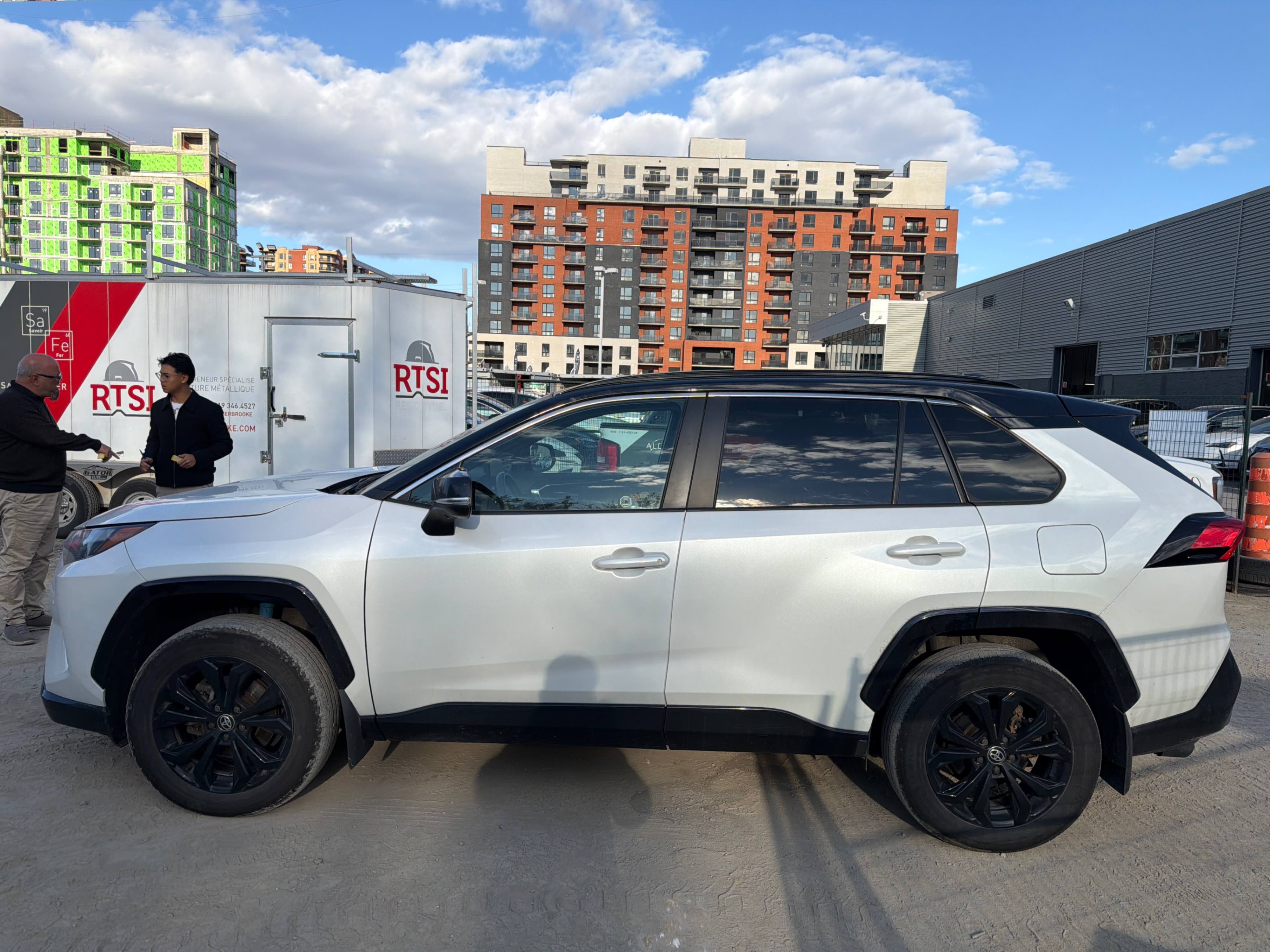 Снимка 2 от търг – 2024 TOYOTA RAV4 HYBRID XSE с VIN 2T35WRFV4RW217894