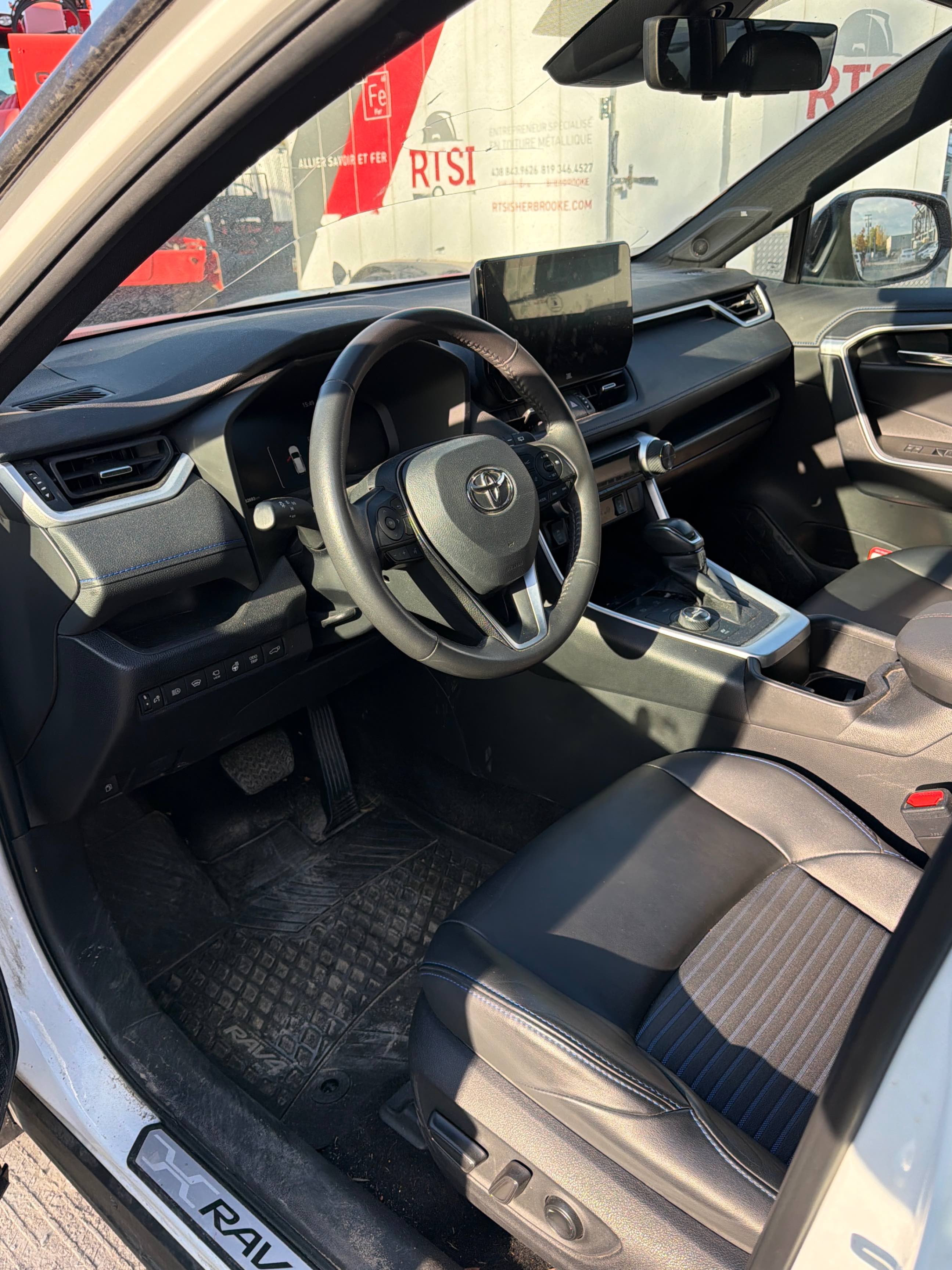 Снимка 5 от търг – 2024 TOYOTA RAV4 HYBRID XSE с VIN 2T35WRFV4RW217894