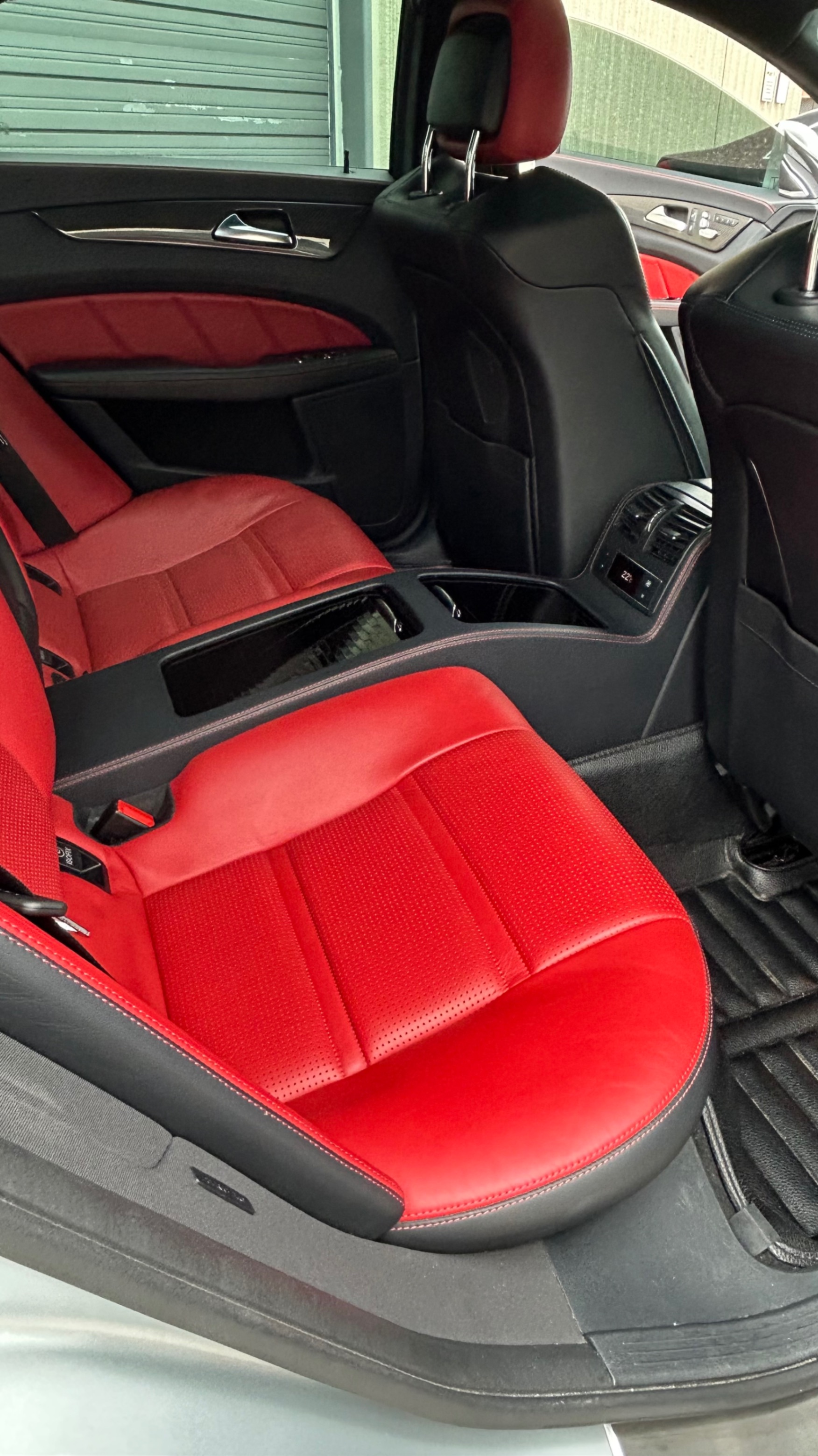 Снимка 14 от търг – 2015 MERCEDES-BENZ CLS-CLASS CLS 63 AMG S-MODEL с VIN WDDLJ7GB1FA142909